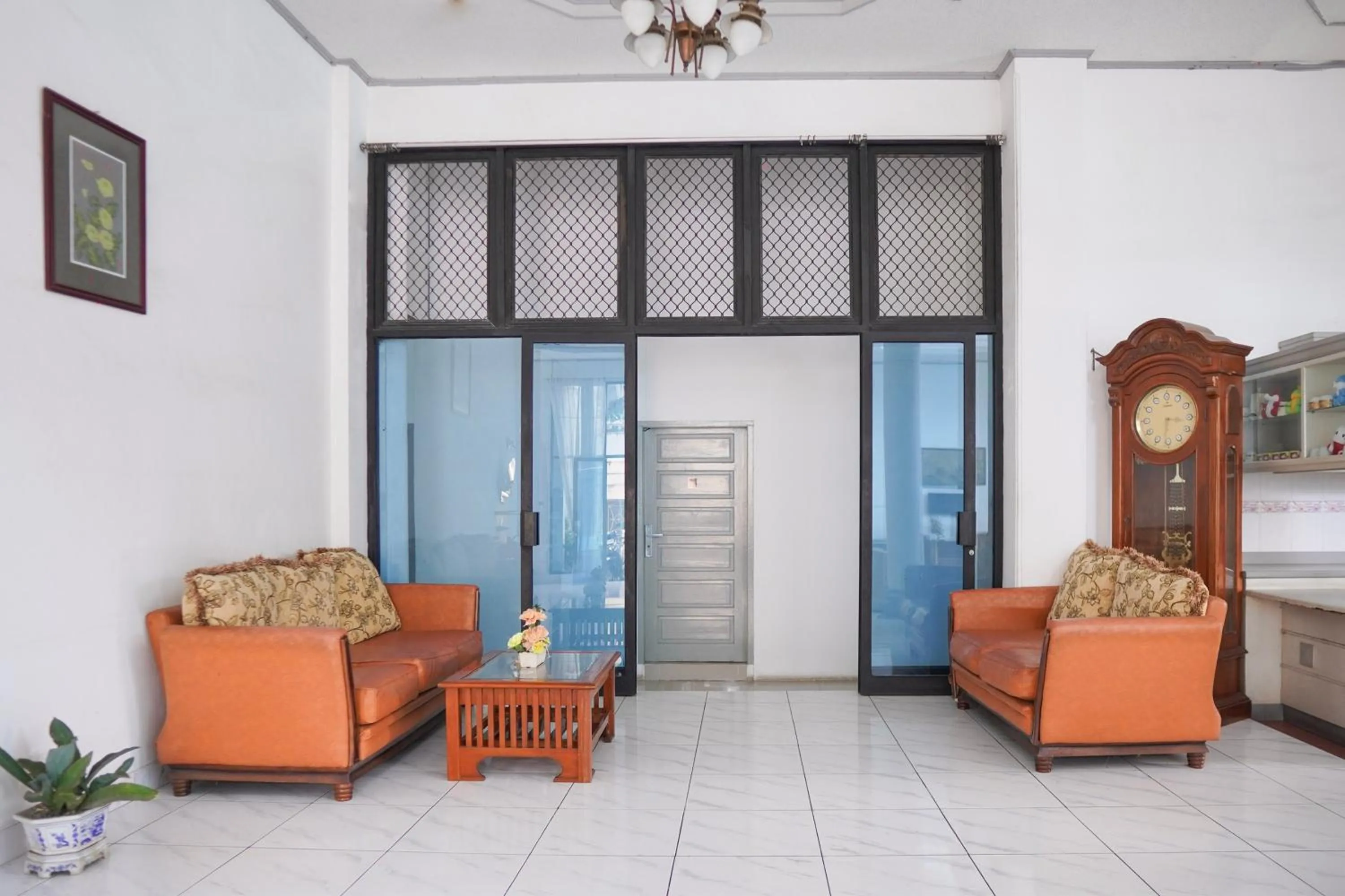 Lobby or reception in Collection O near Universitas Negeri Padang formerly Hotel Amra