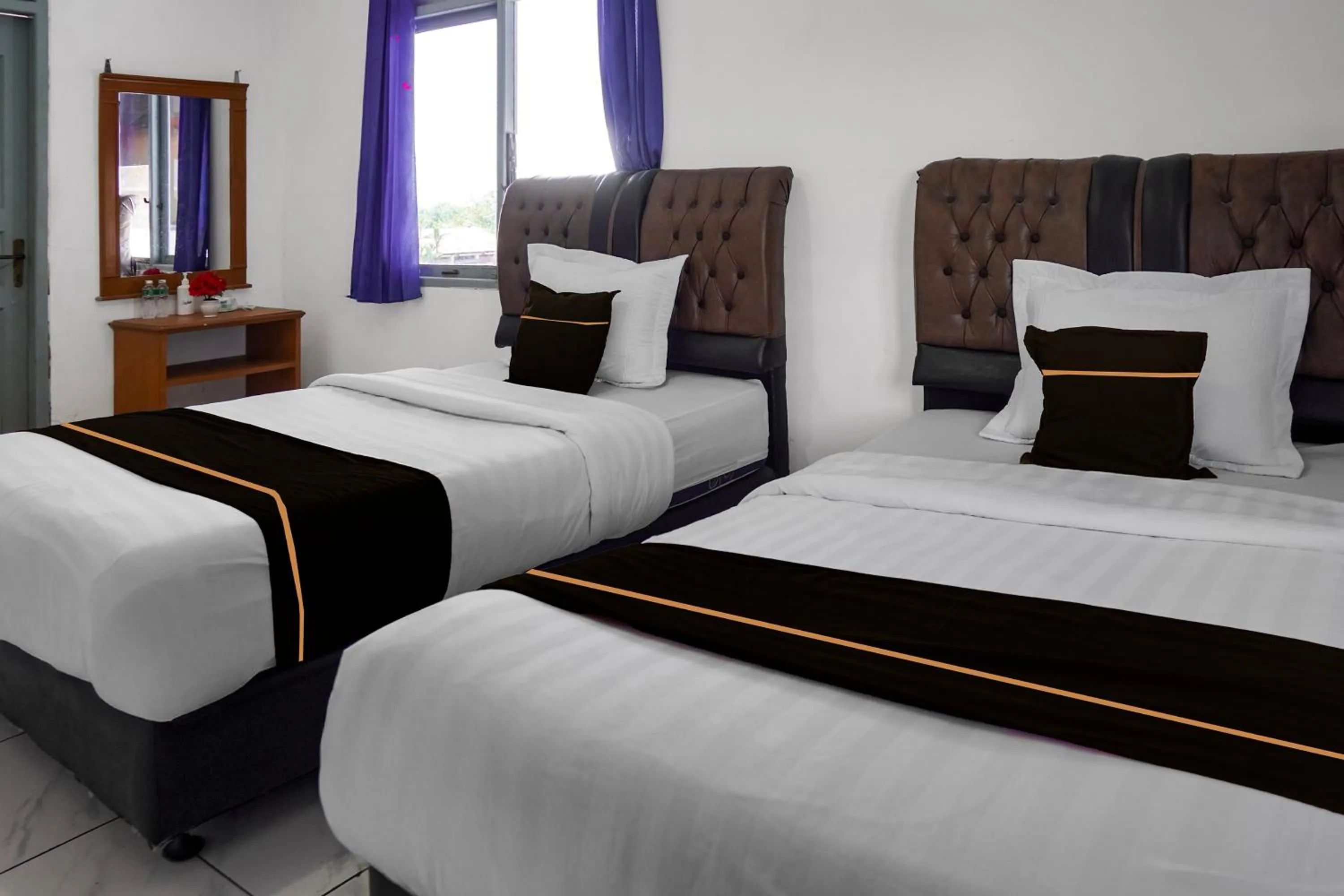 Standard Twin Room in Collection O near Universitas Negeri Padang formerly Hotel Amra