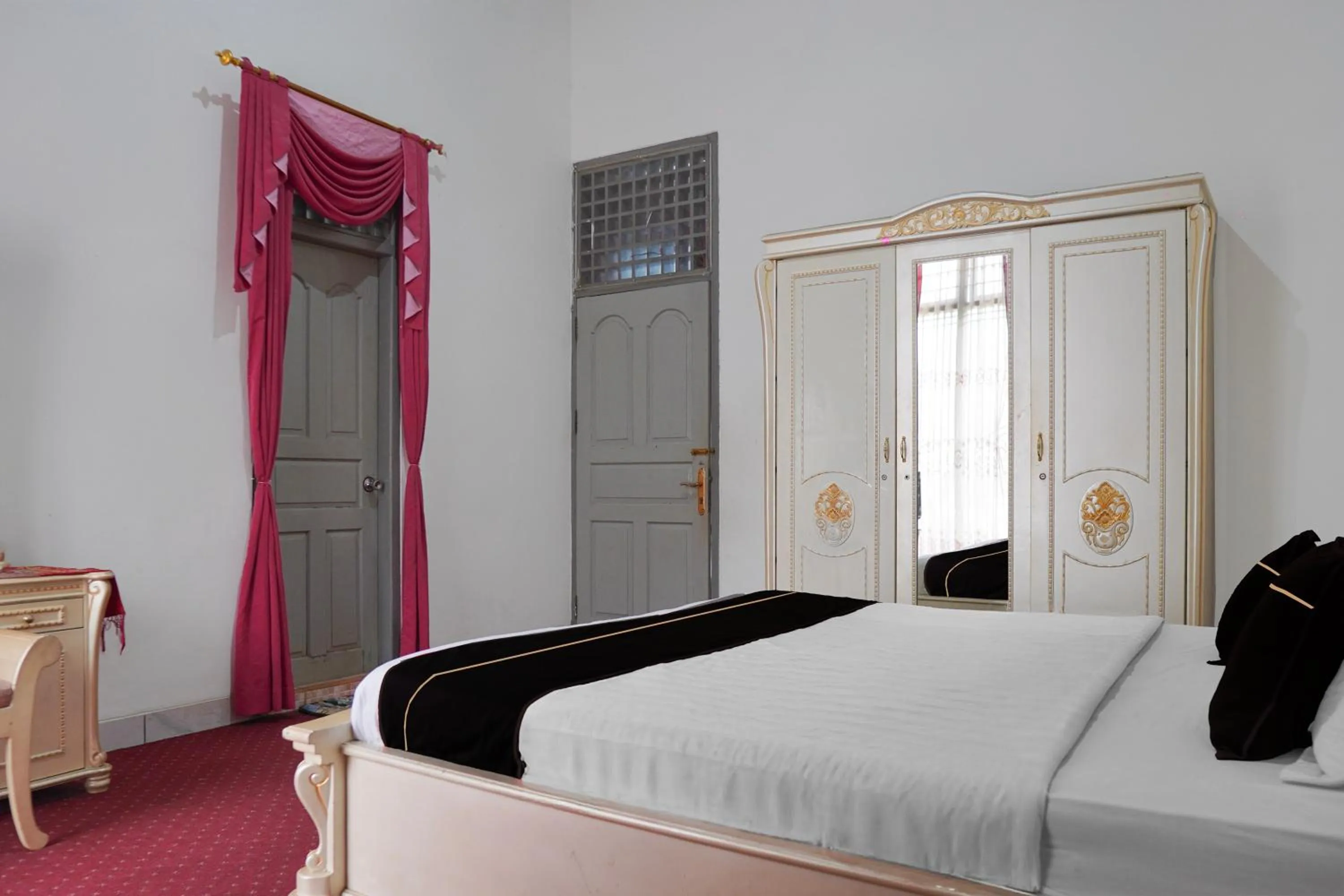 Bedroom, Bed in Collection O near Universitas Negeri Padang formerly Hotel Amra