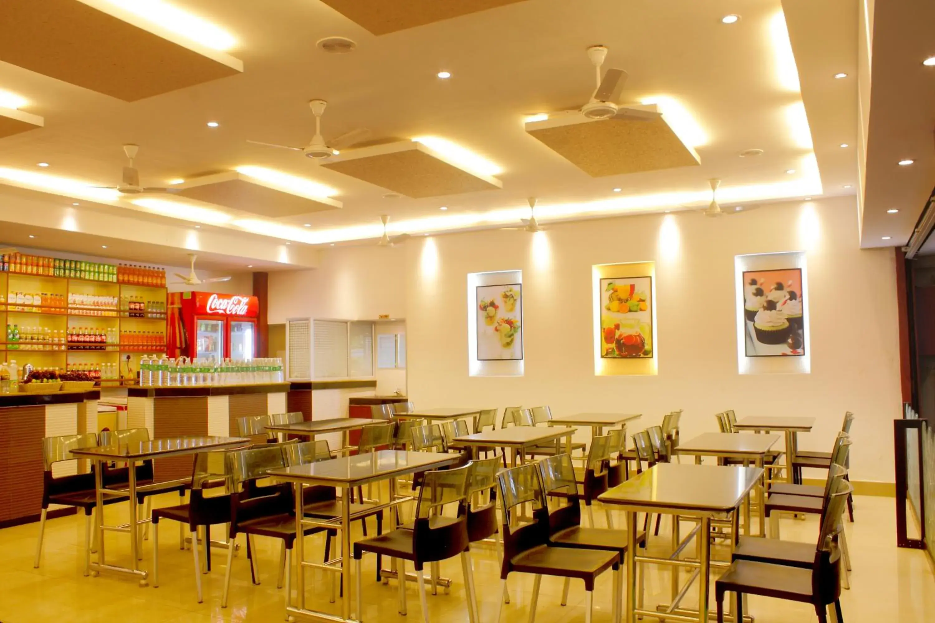 Restaurant/places to eat in Hotel Sangam Restaurant/places to eat in Hotel Sangam