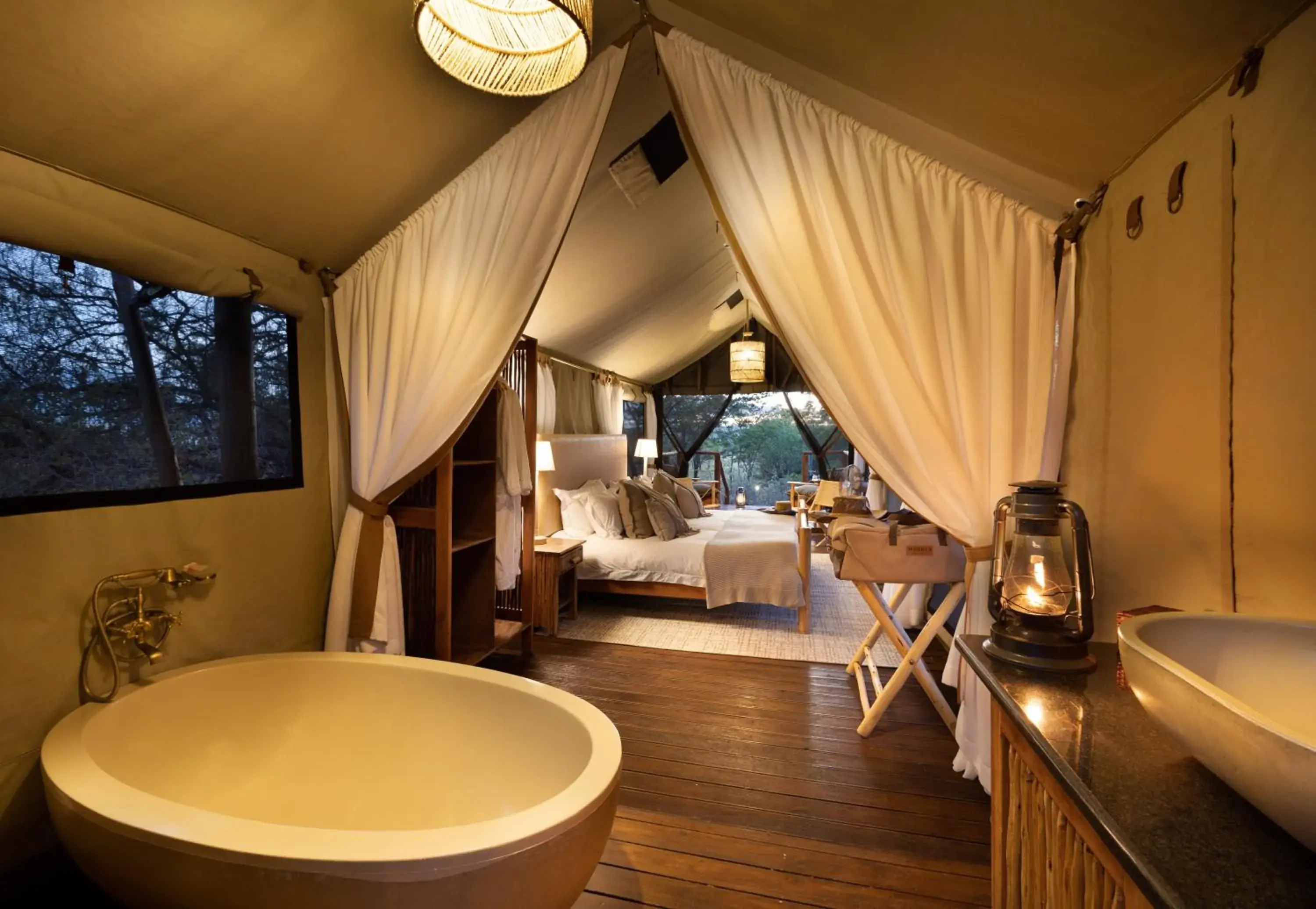 Hot Tub, Bed in Kwafubesi Tented Safari Camp Hot Tub, Bed in Kwafubesi Tented Safari Camp
