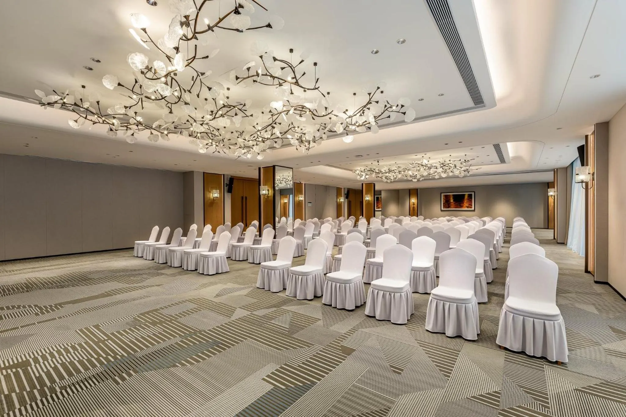 Meeting/conference room in Holiday Inn Ningde Jiaocheng by IHG
