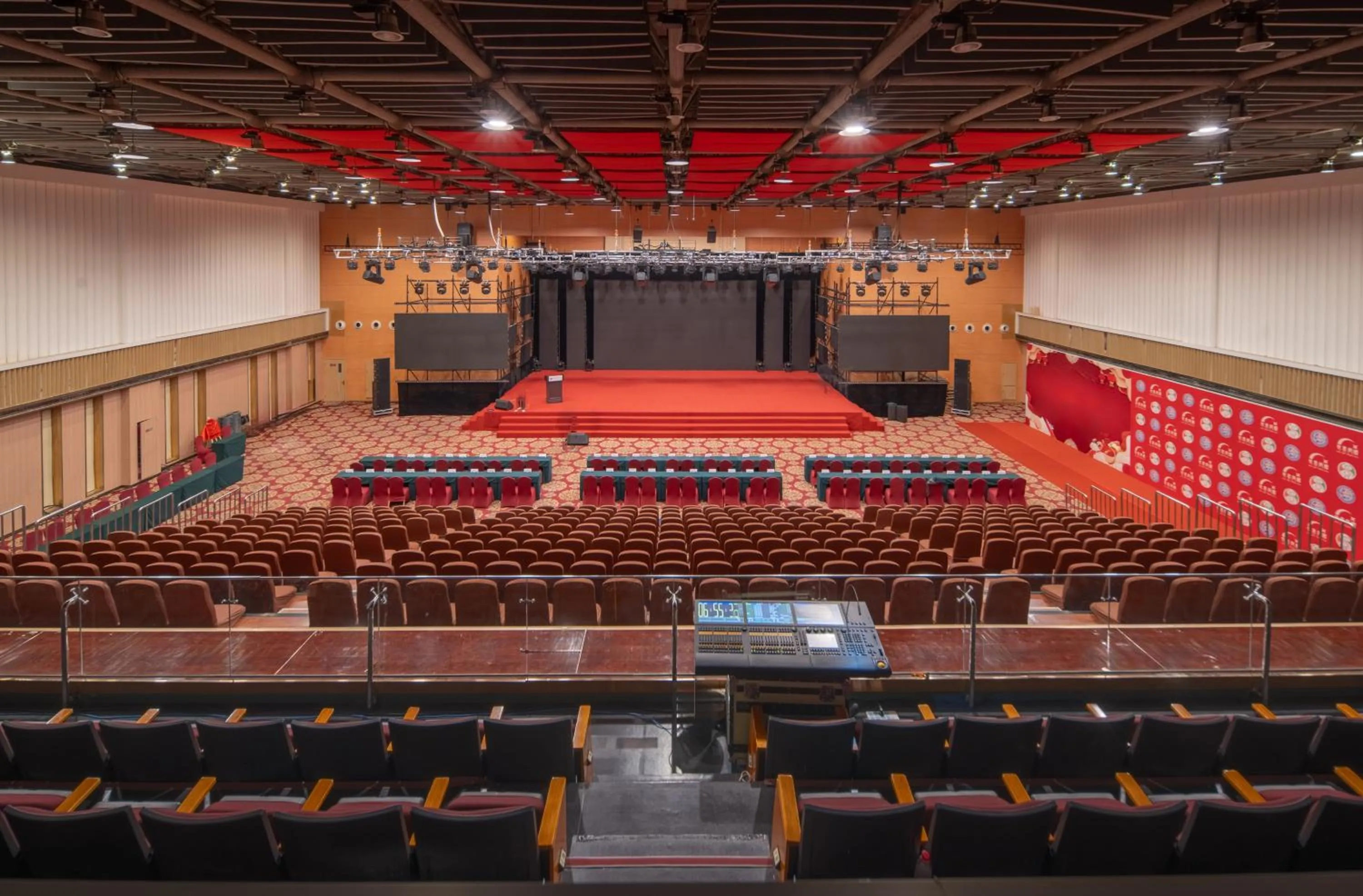 Meeting/conference room in Holiday Inn Beijing Daxing Movie Park by IHG