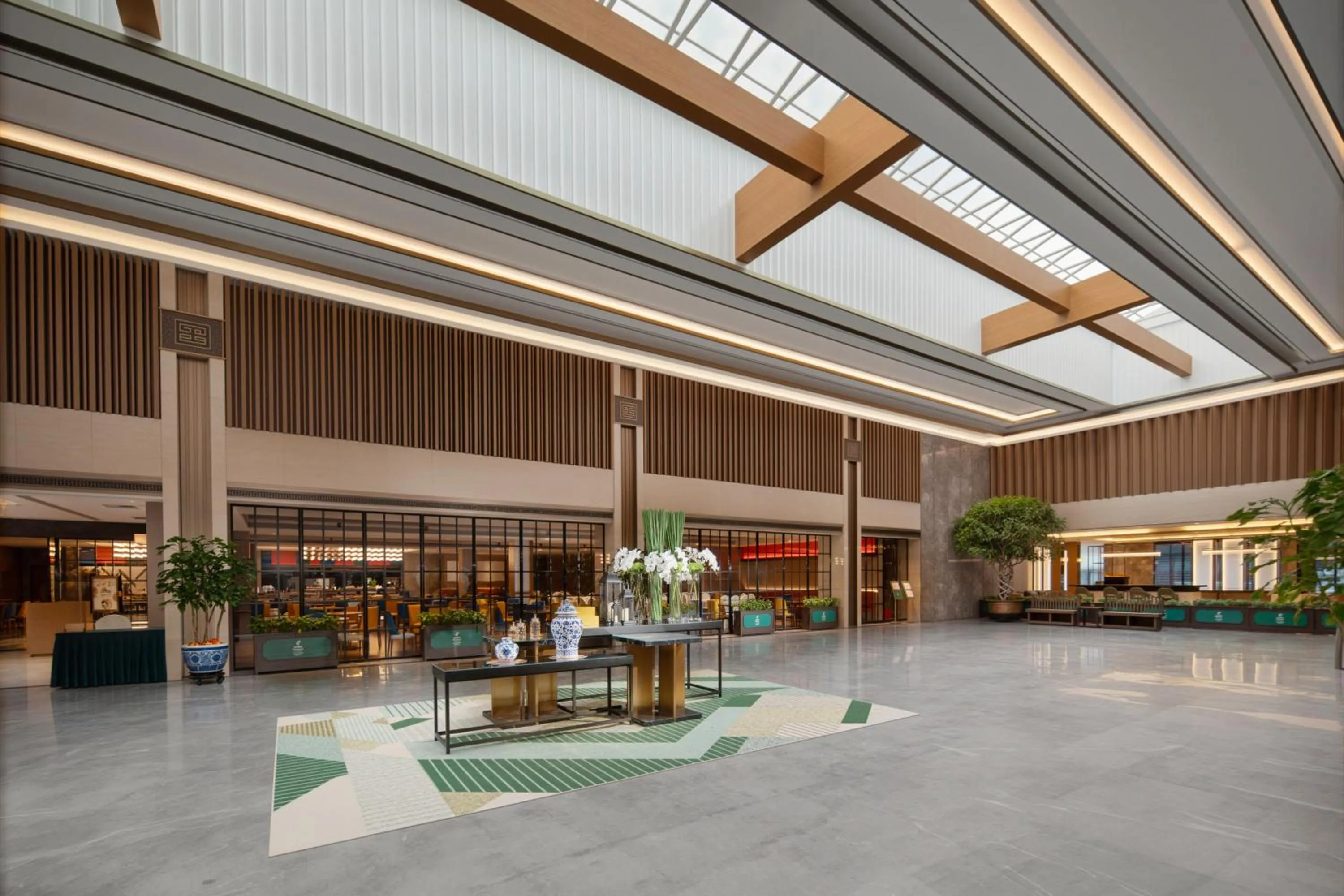Lobby or reception in Holiday Inn Beijing Daxing Movie Park by IHG