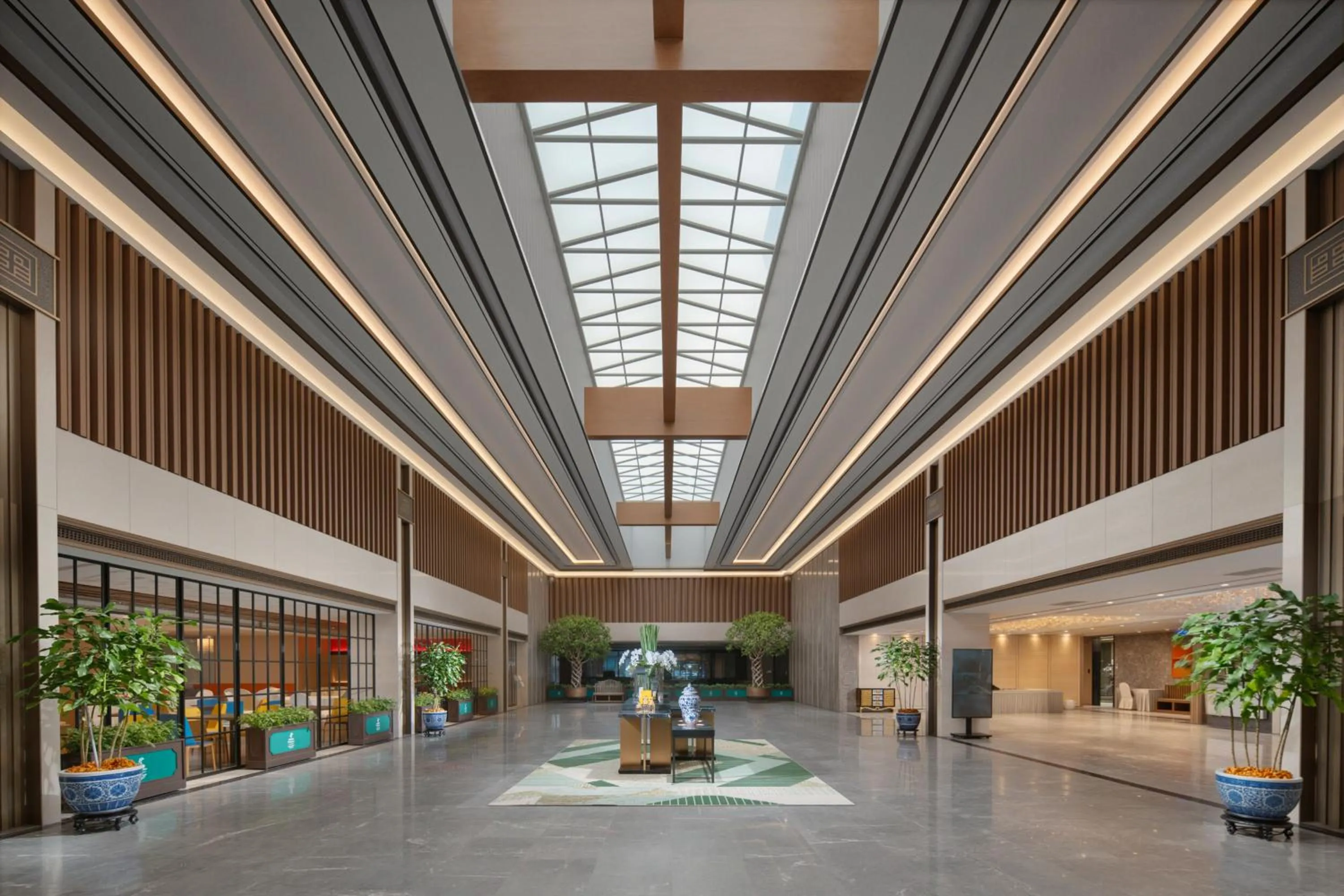 Lobby or reception in Holiday Inn Beijing Daxing Movie Park by IHG