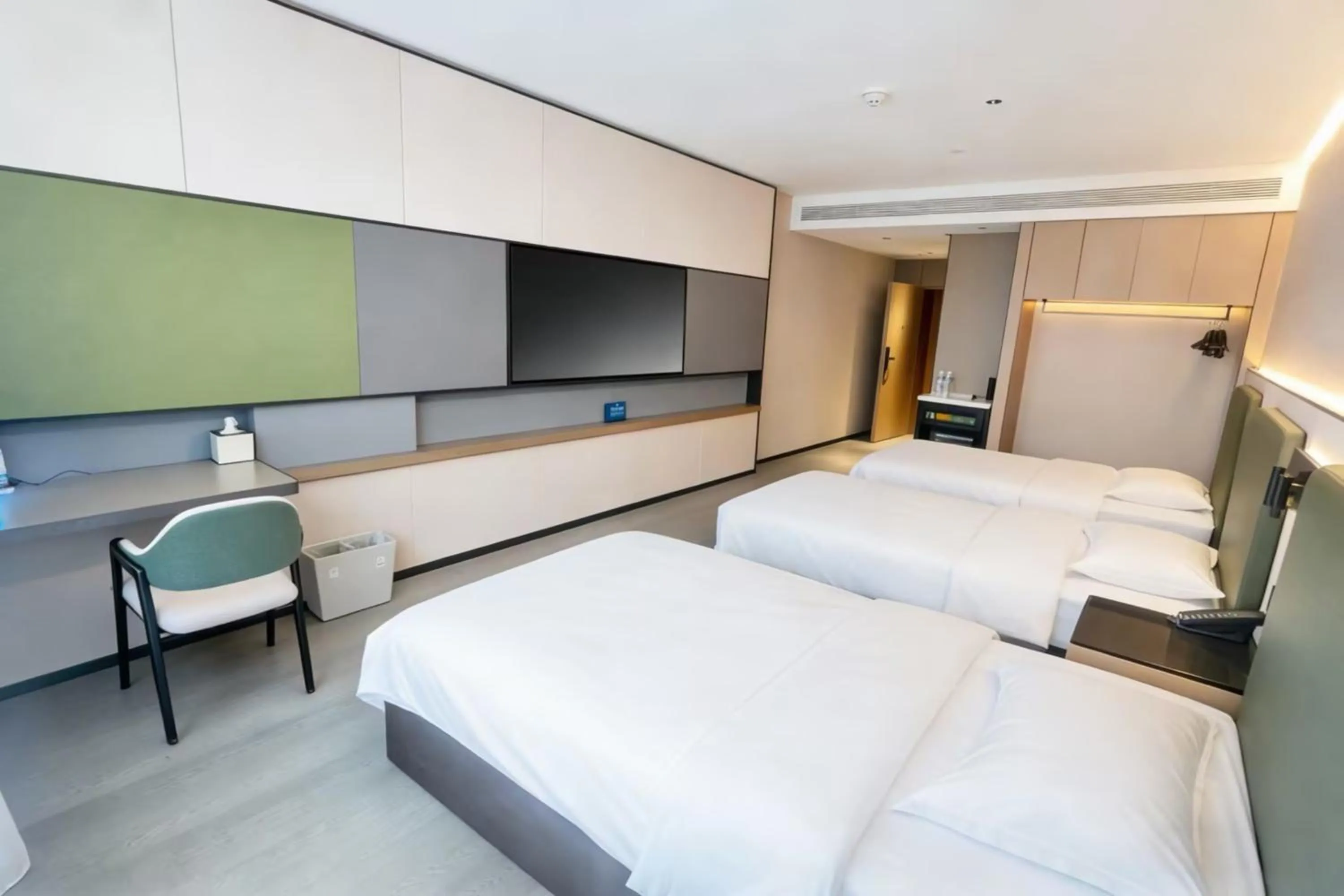 Photo of the whole room, Bed in Holiday Inn Beijing Daxing Movie Park by IHG