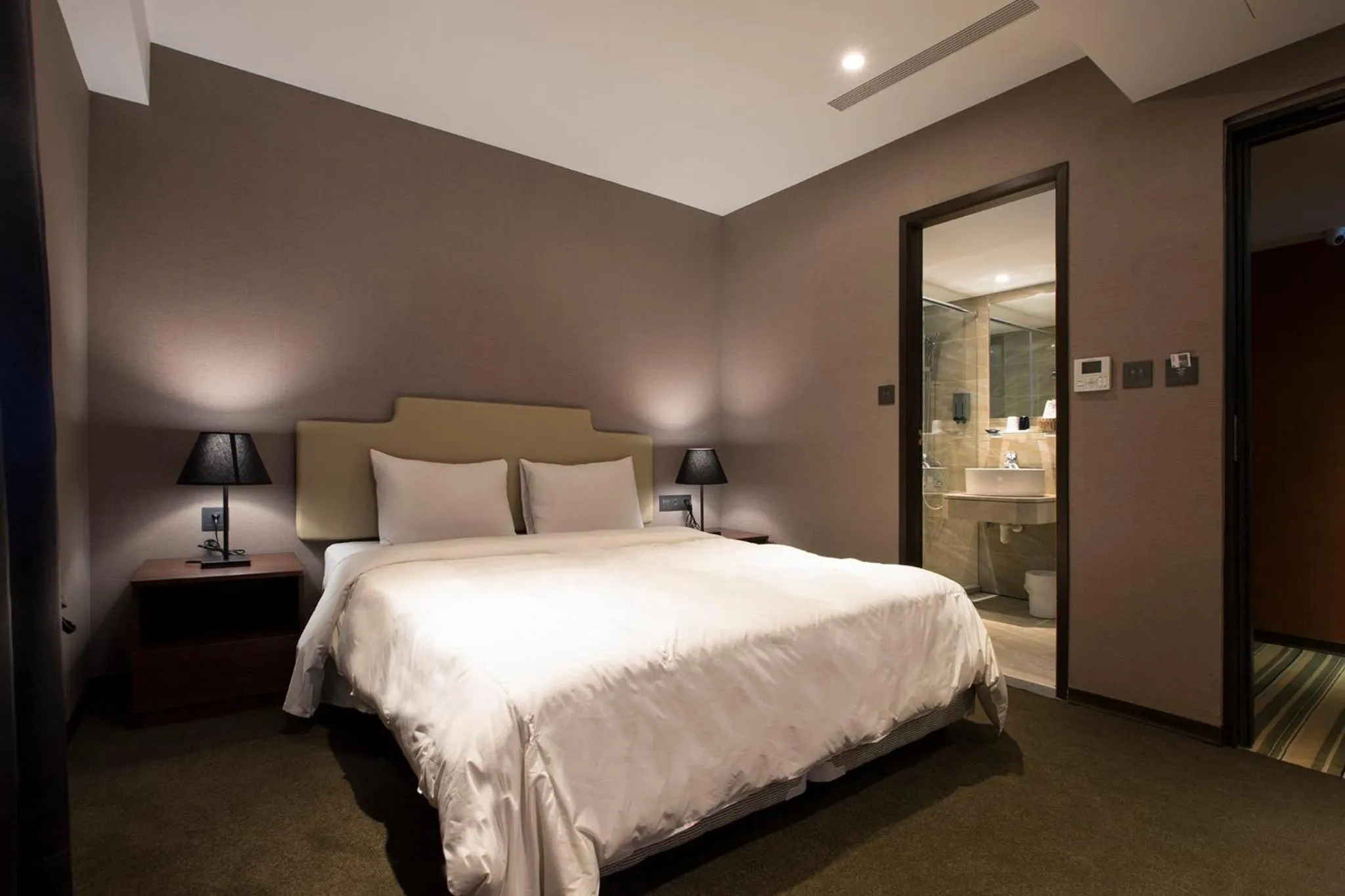 Bedroom, Bed in Noble Hotel