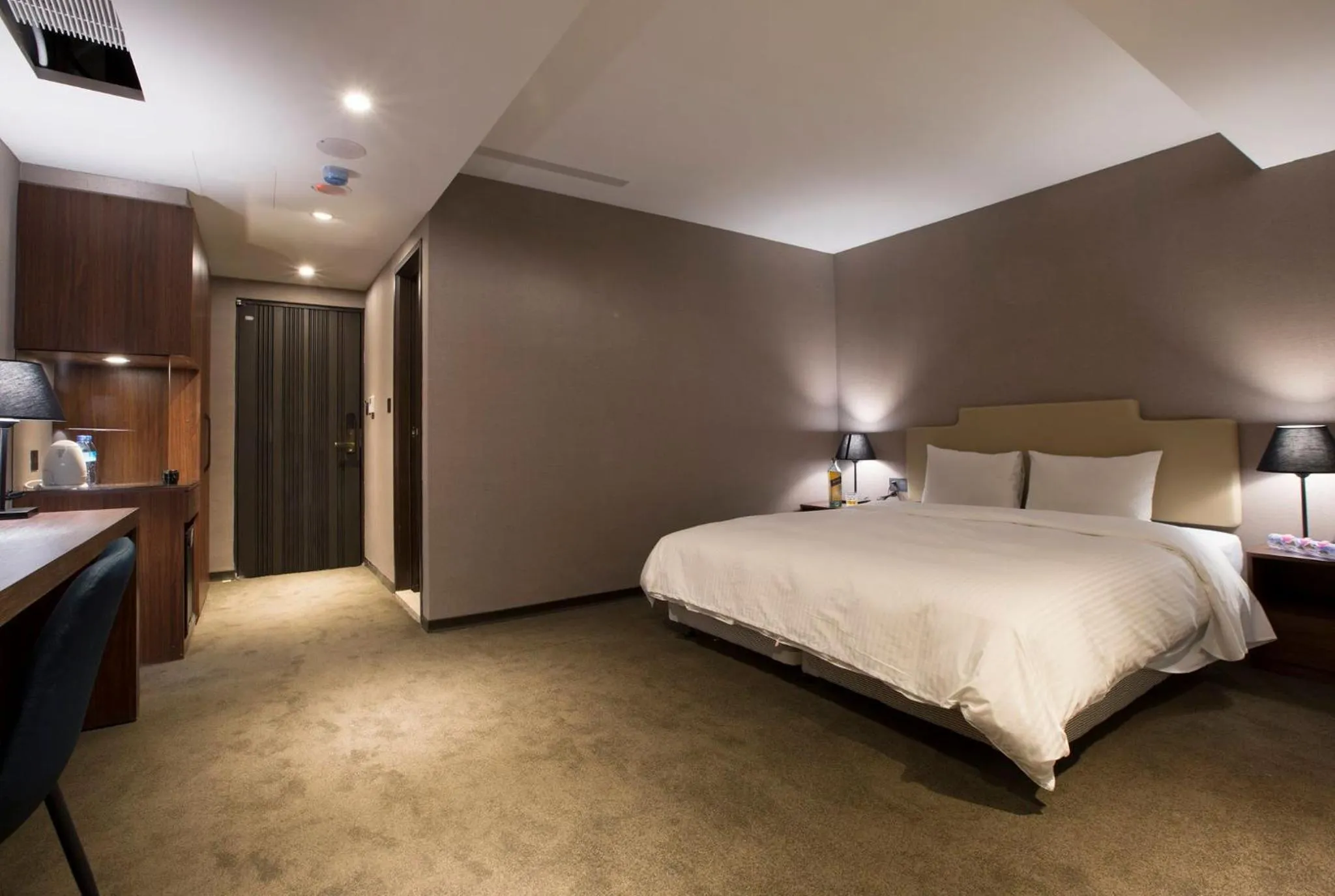 Bedroom, Bed in Noble Hotel