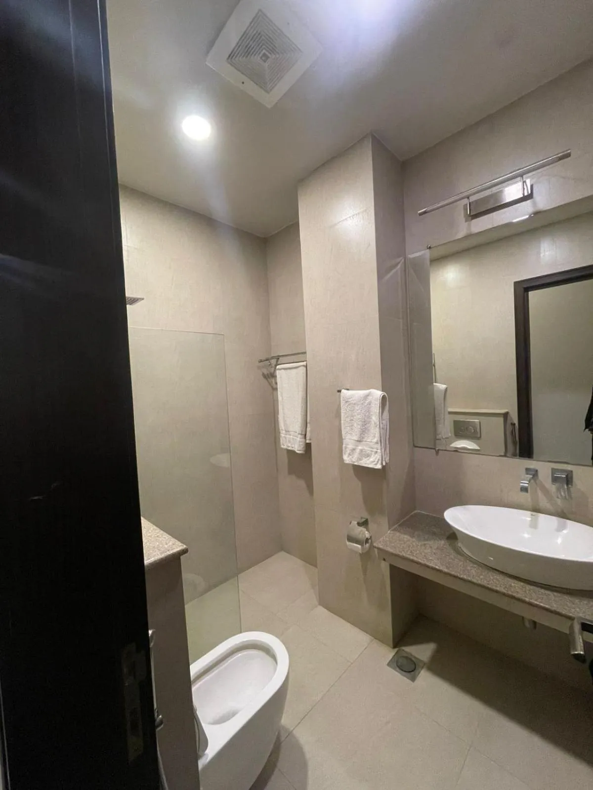 Bathroom in Cadillac Hotel