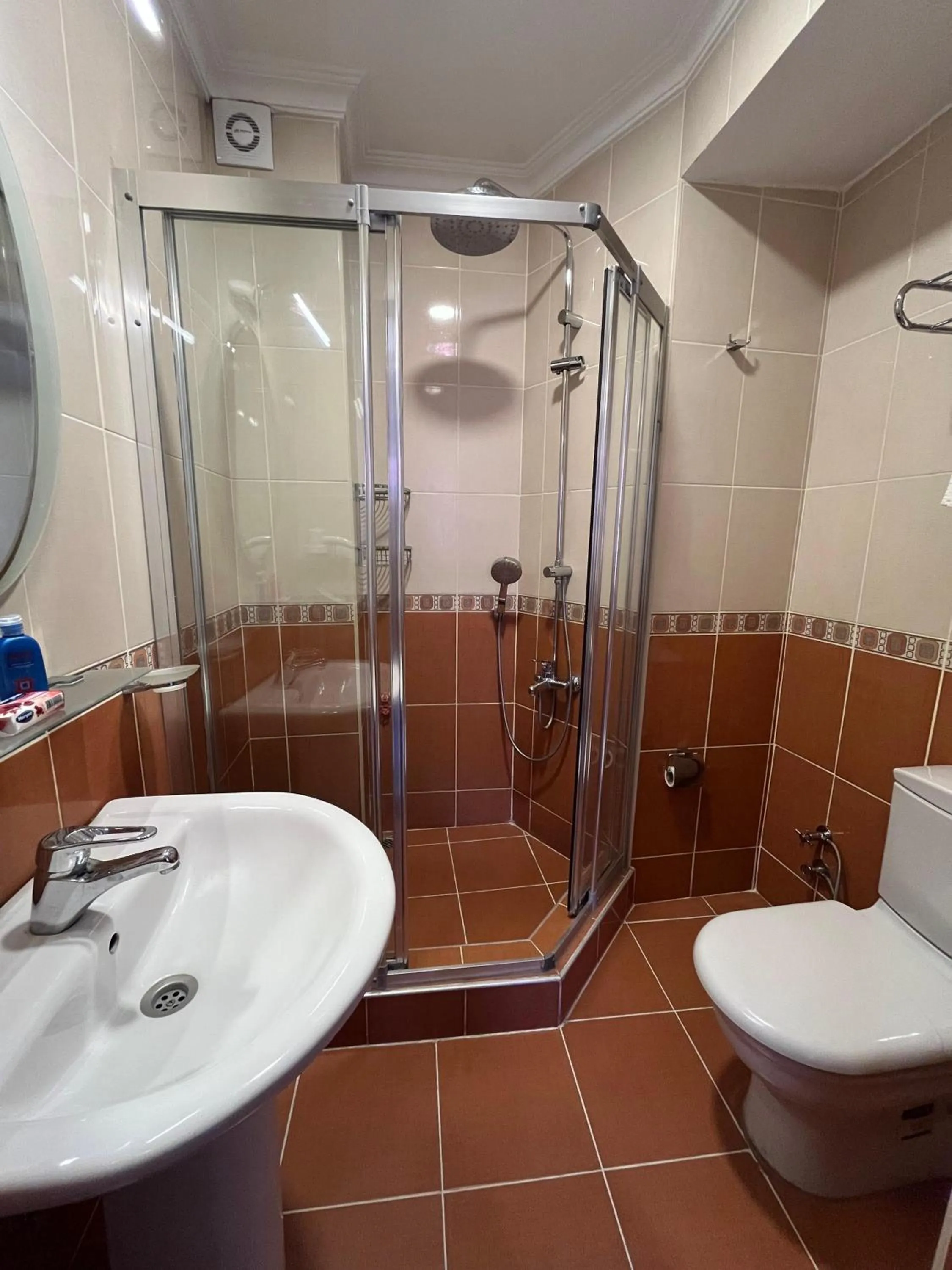 Shower in Adil Konak Hotel