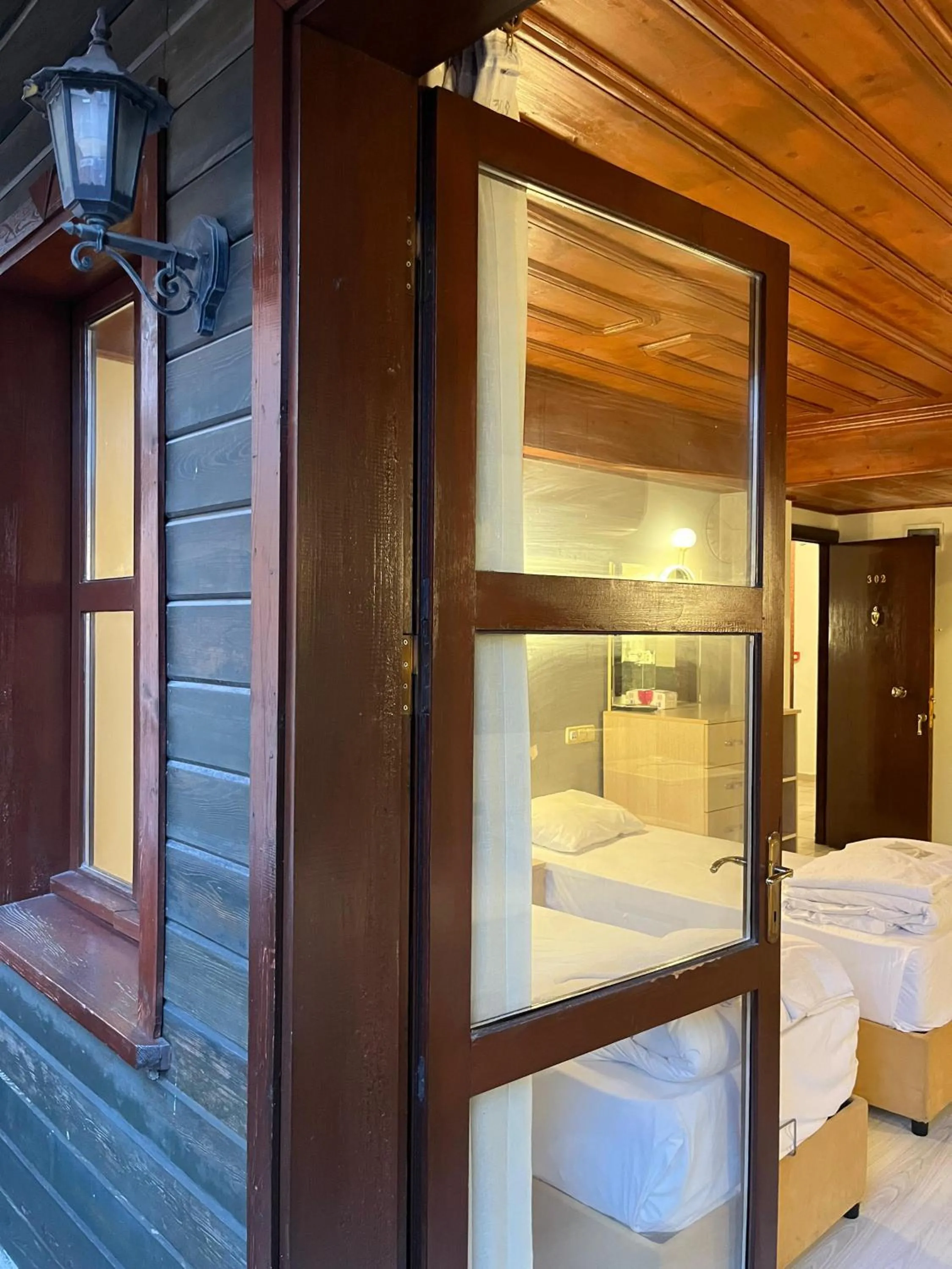 Balcony/Terrace, Bed in Adil Konak Hotel