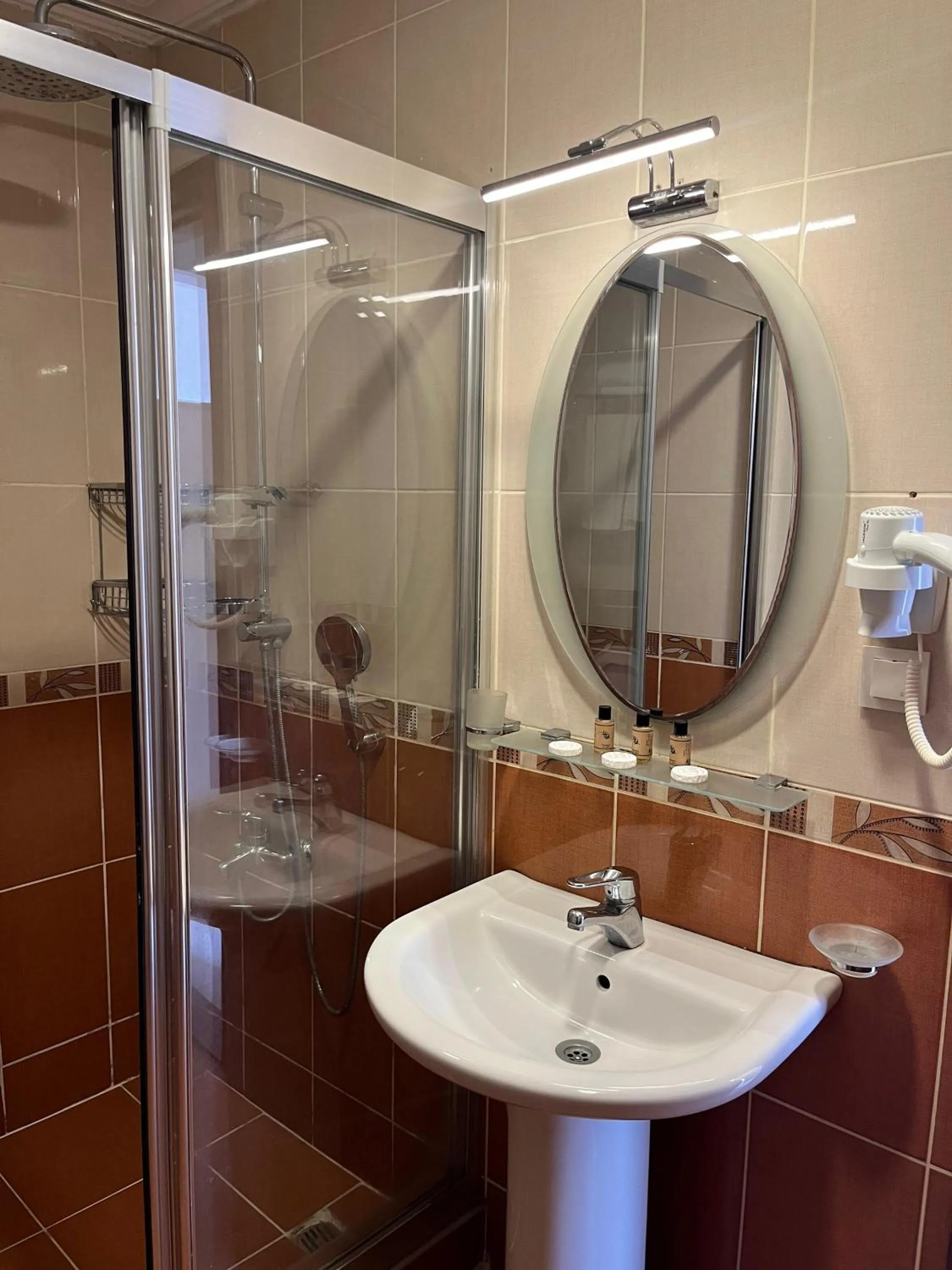 Shower in Adil Konak Hotel