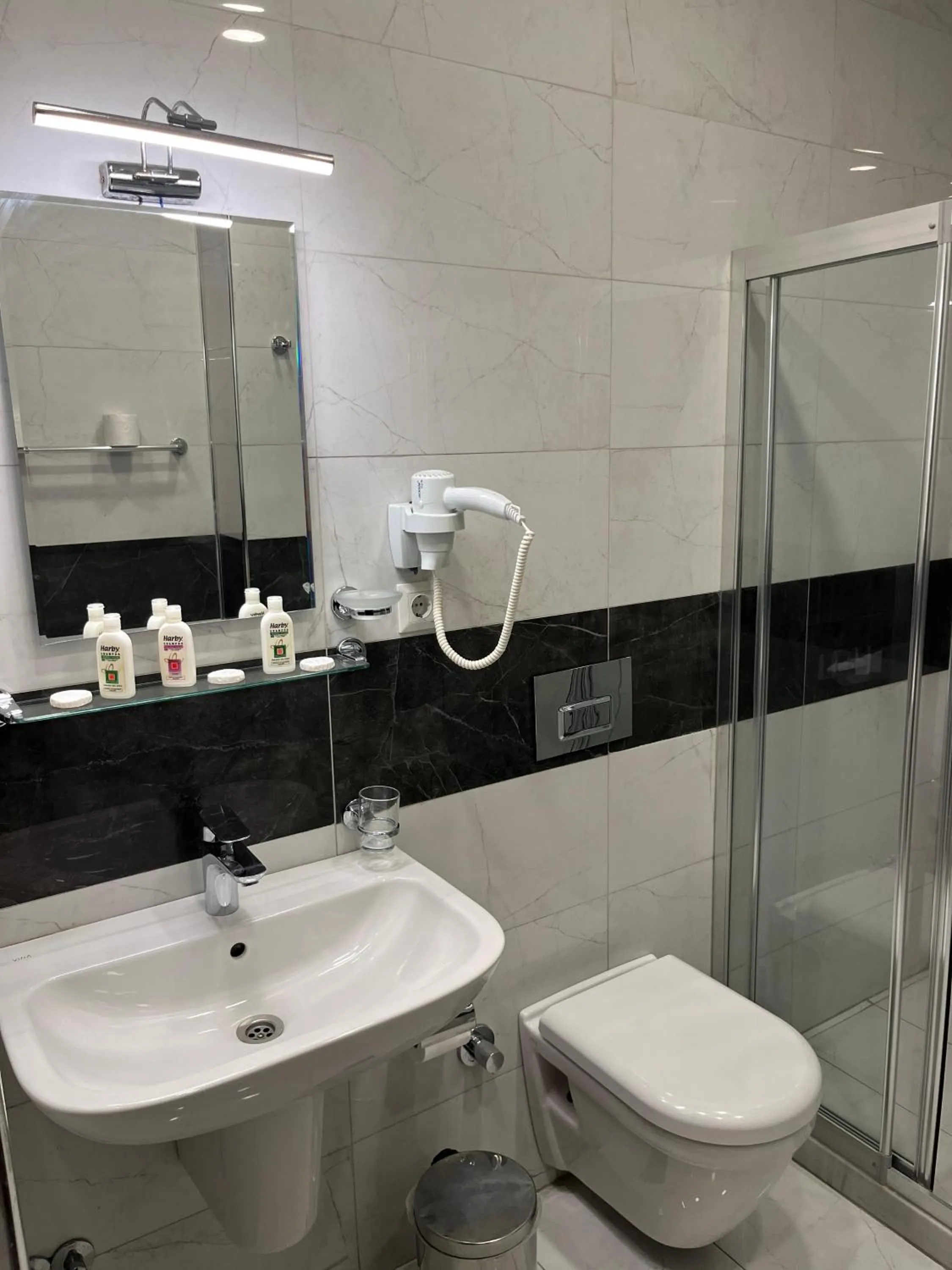 Shower in Adil Konak Hotel