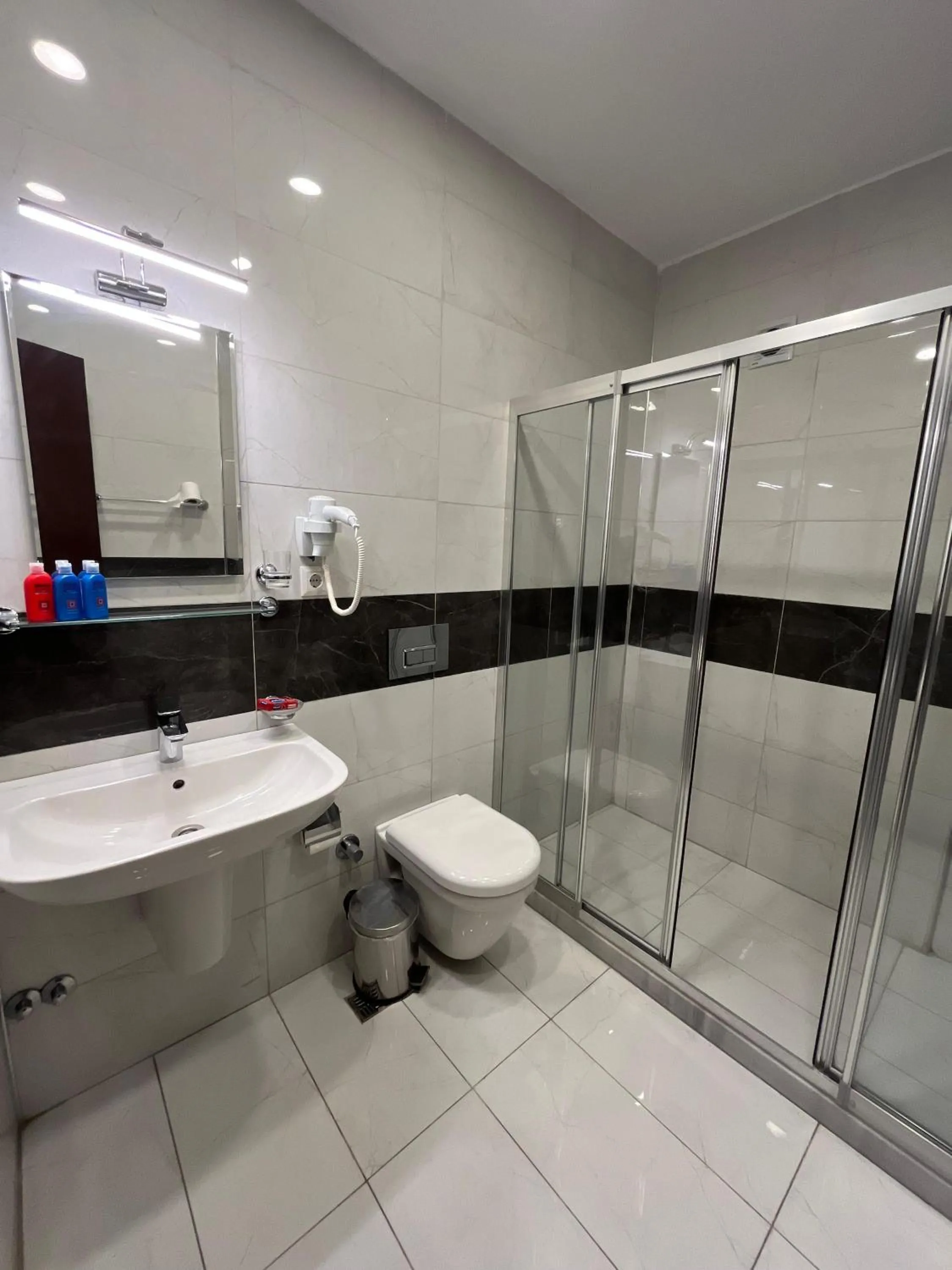 Shower in Adil Konak Hotel