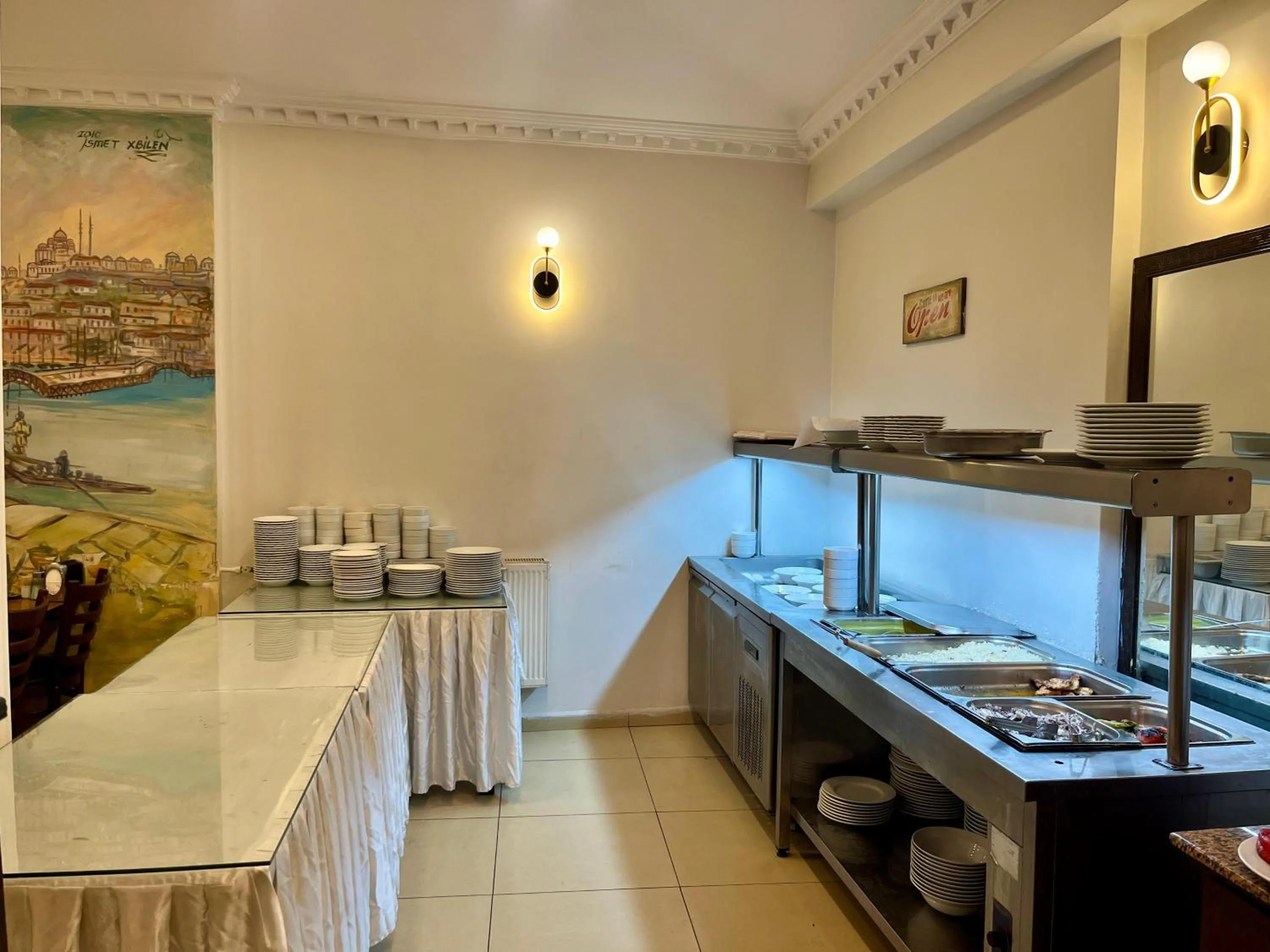 Restaurant/places to eat in Adil Konak Hotel