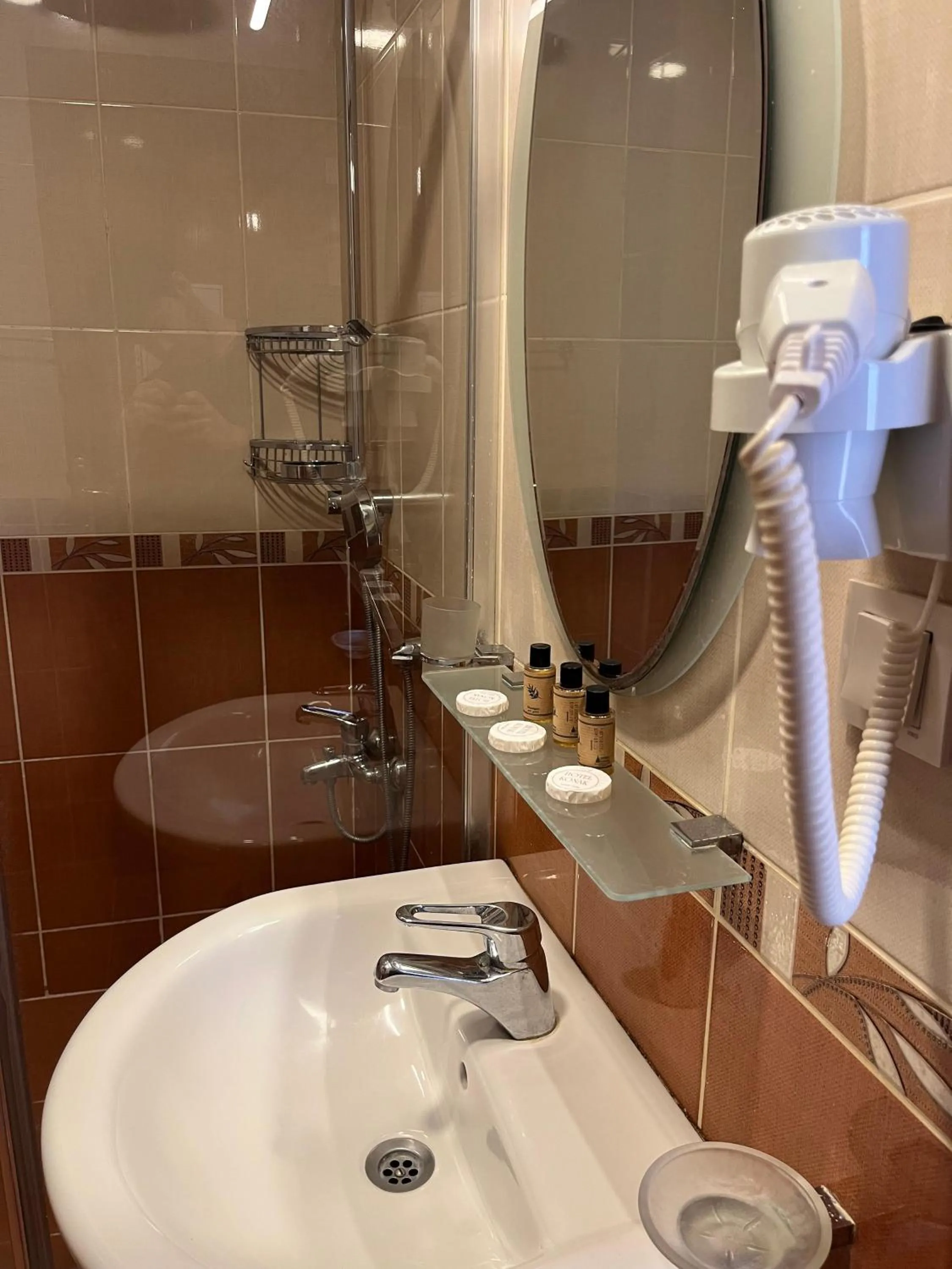 Shower in Adil Konak Hotel