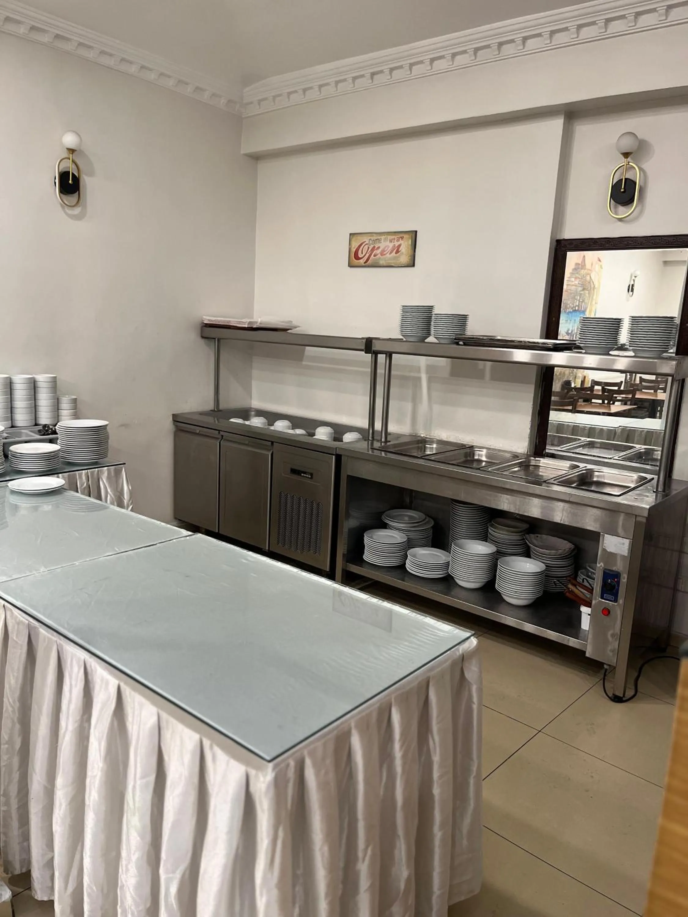 Restaurant/places to eat in Adil Konak Hotel