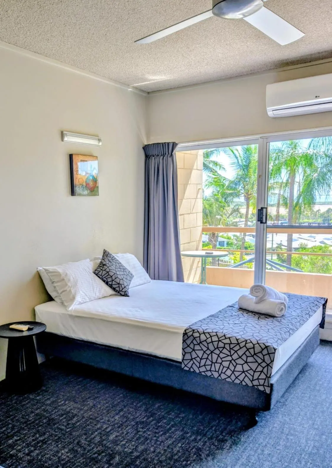 Bed in Lumina Motel Gladstone