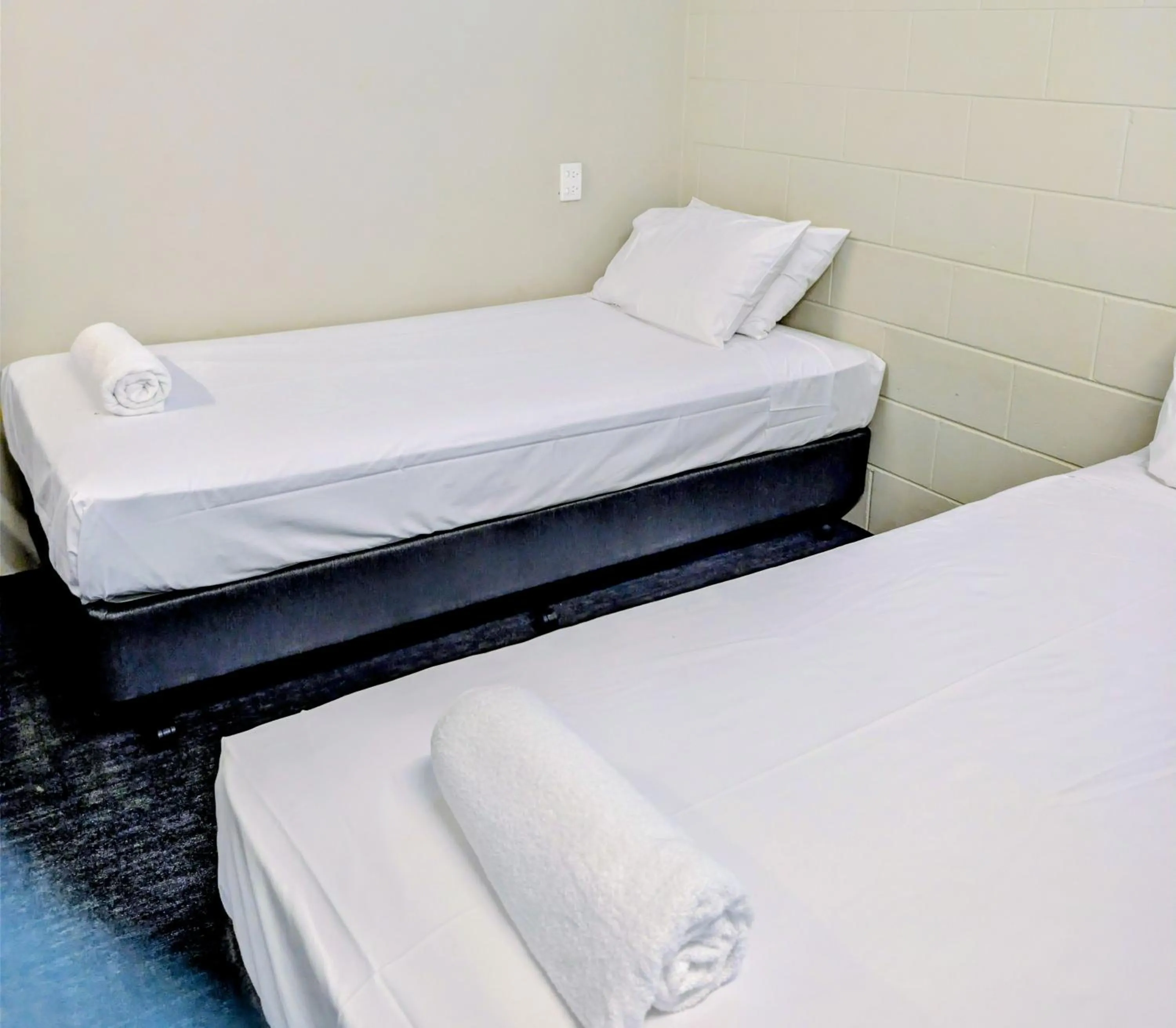 Bed in Lumina Motel Gladstone