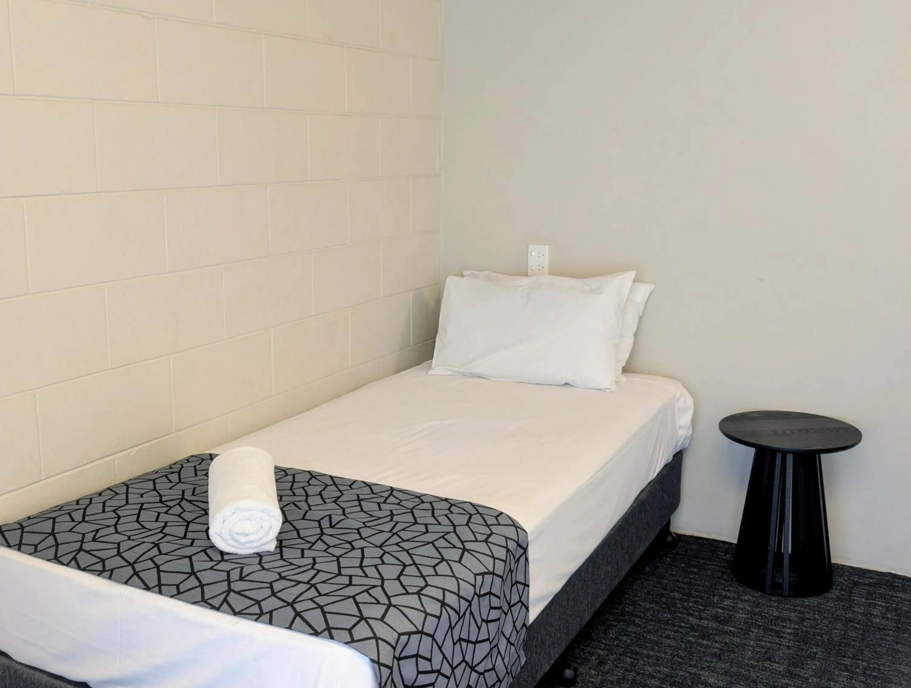 Bed in Lumina Motel Gladstone