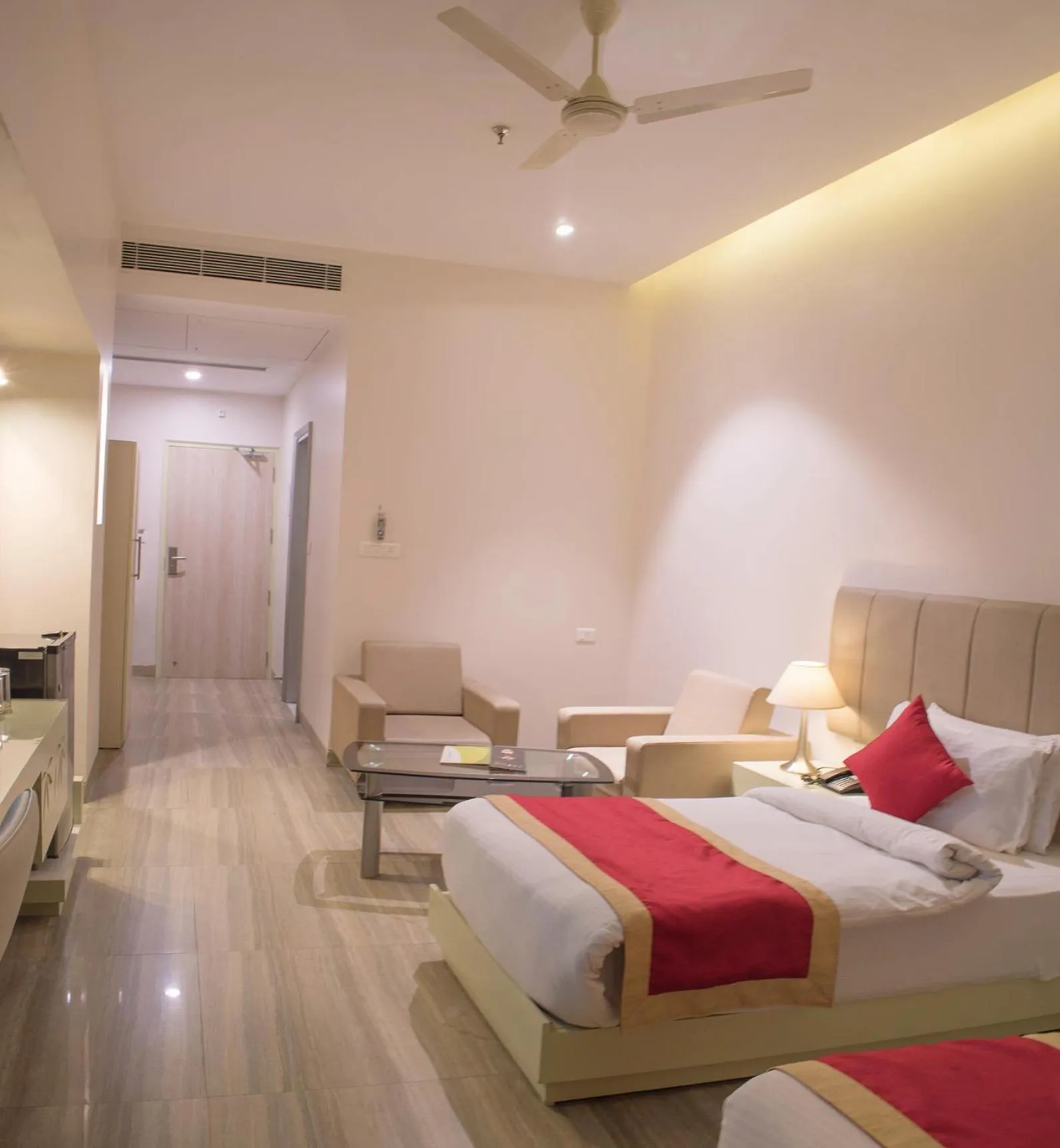 Seating area, Bed in The Opal