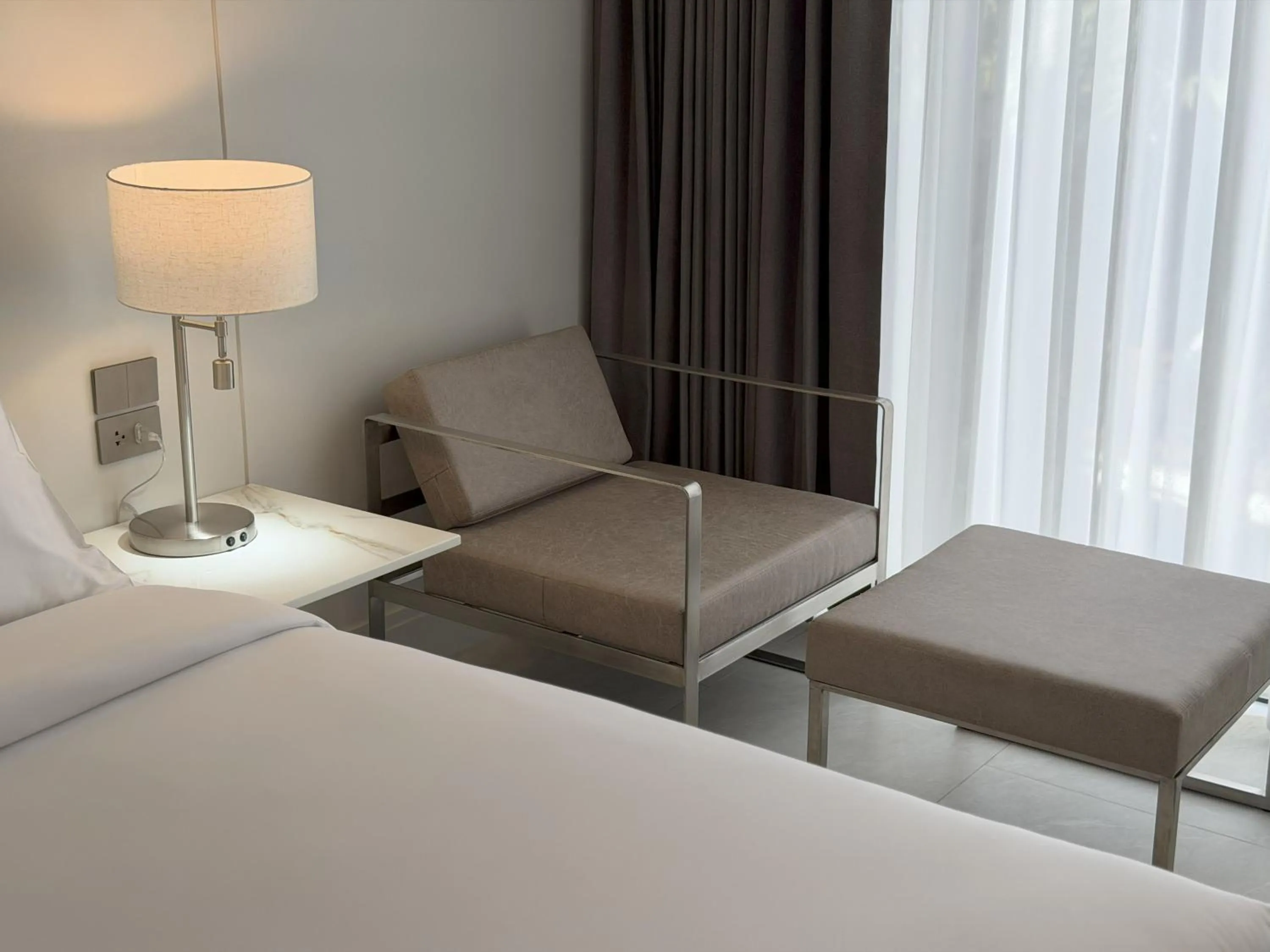 Photo of the whole room, Bed in POR Kotchasarn