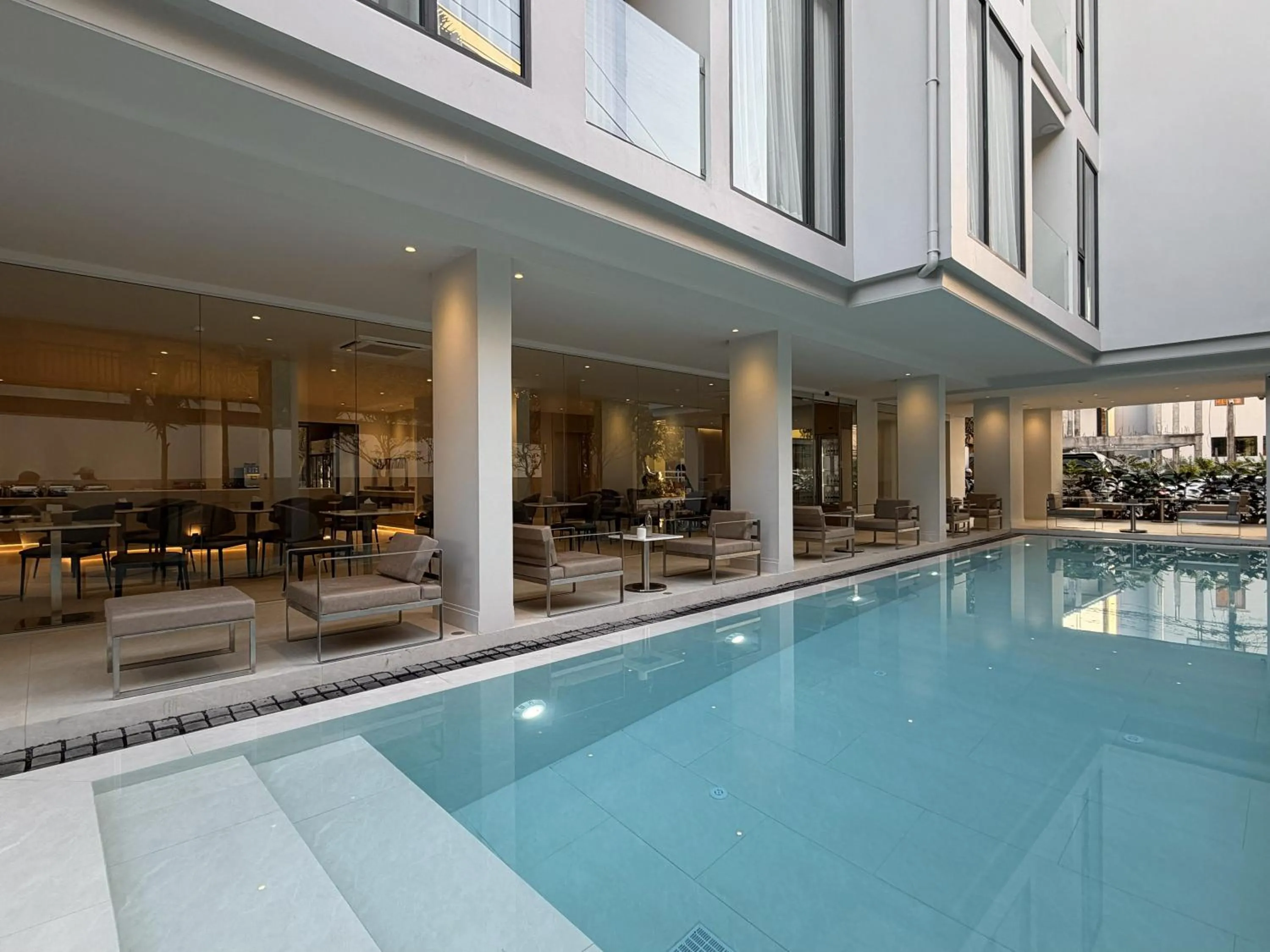 Pool view in POR Kotchasarn