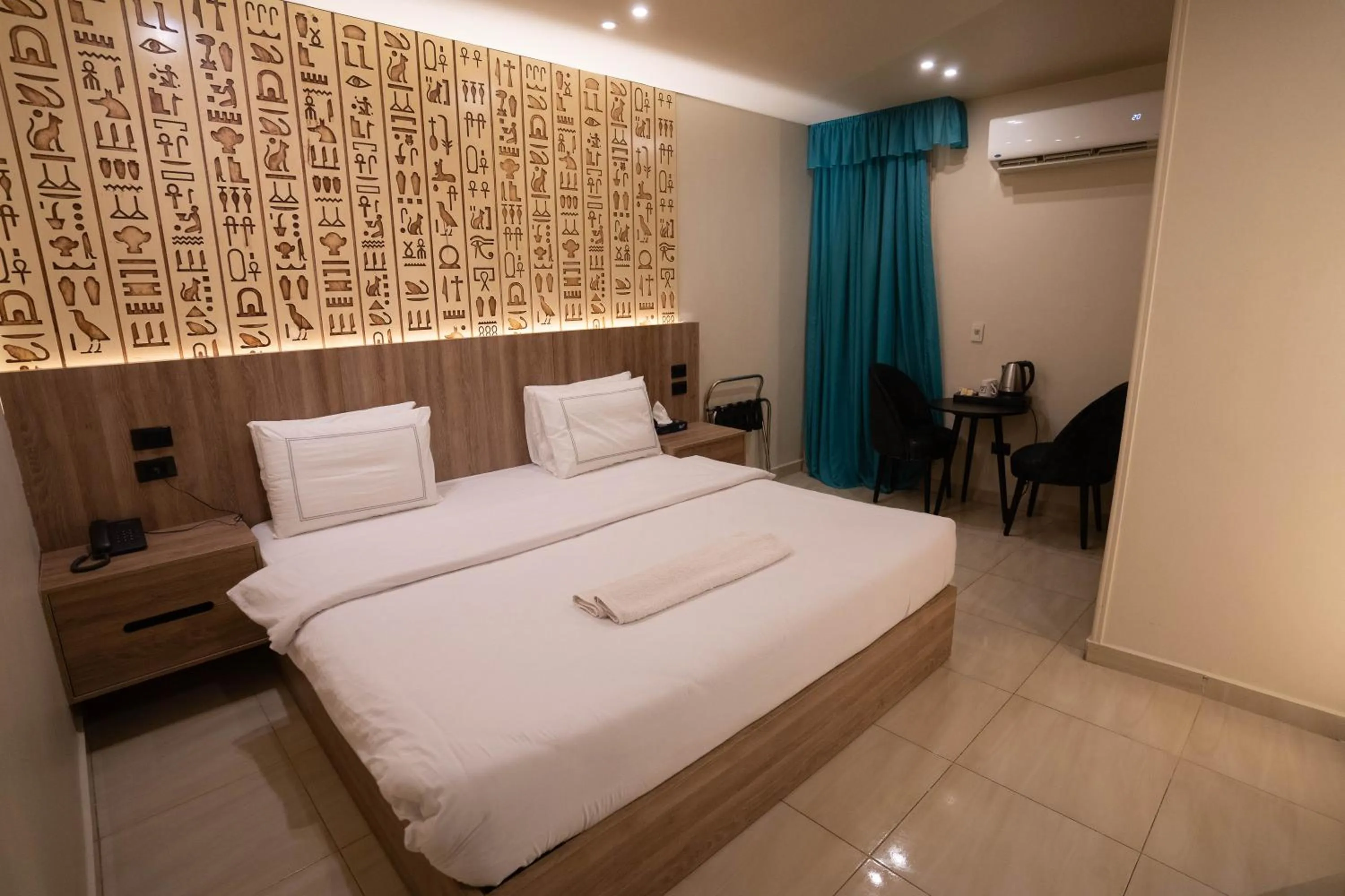 Photo of the whole room, Bed in Great Pyramid Inn