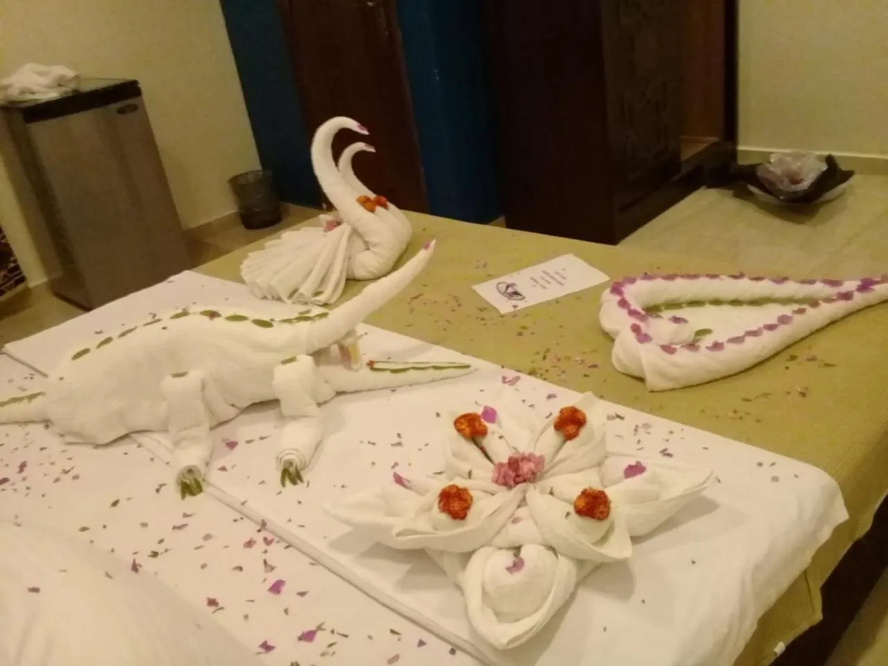 Bedroom, Bed in Great Pyramid Inn