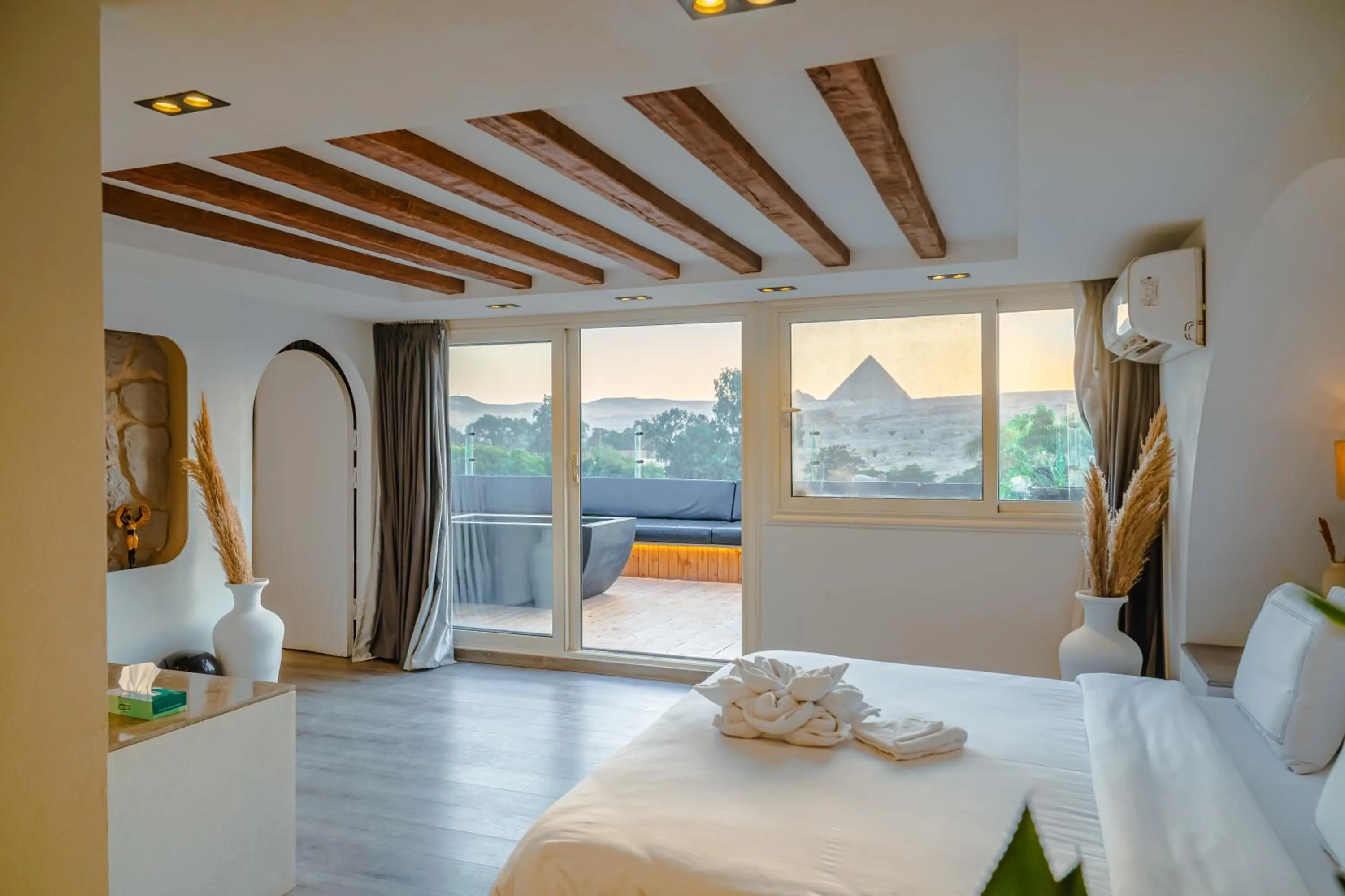 Bed in Great Pyramid Inn