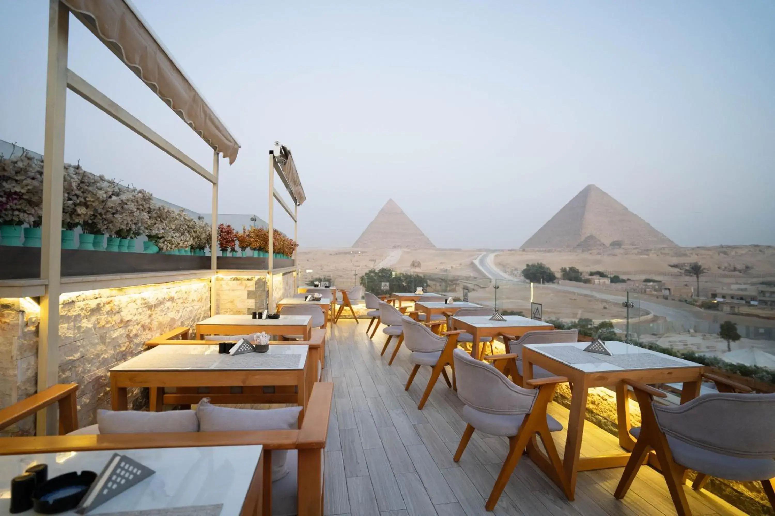 Restaurant/places to eat in Great Pyramid Inn Restaurant/places to eat in Great Pyramid Inn