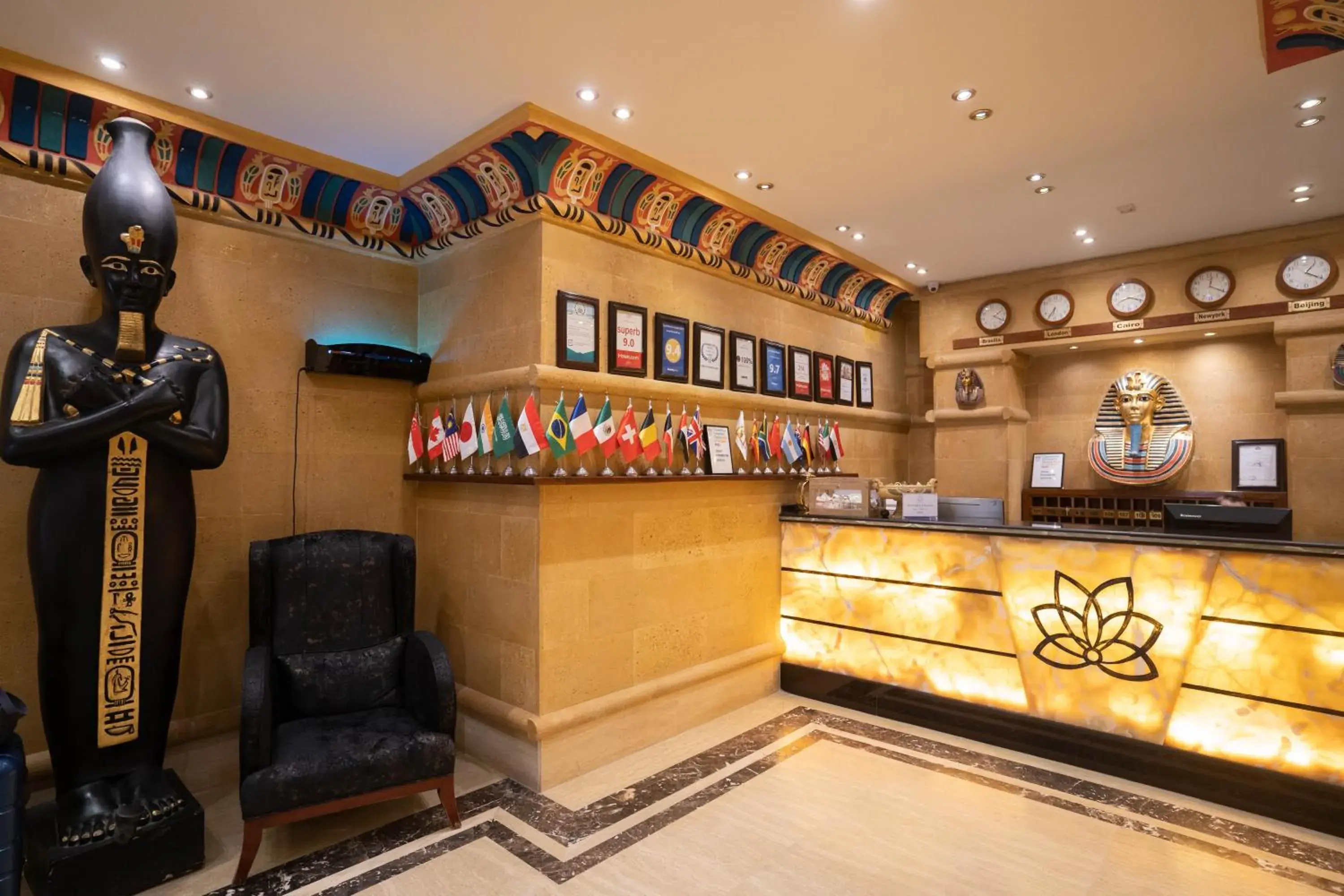 Property building in Great Pyramid Inn Property building in Great Pyramid Inn