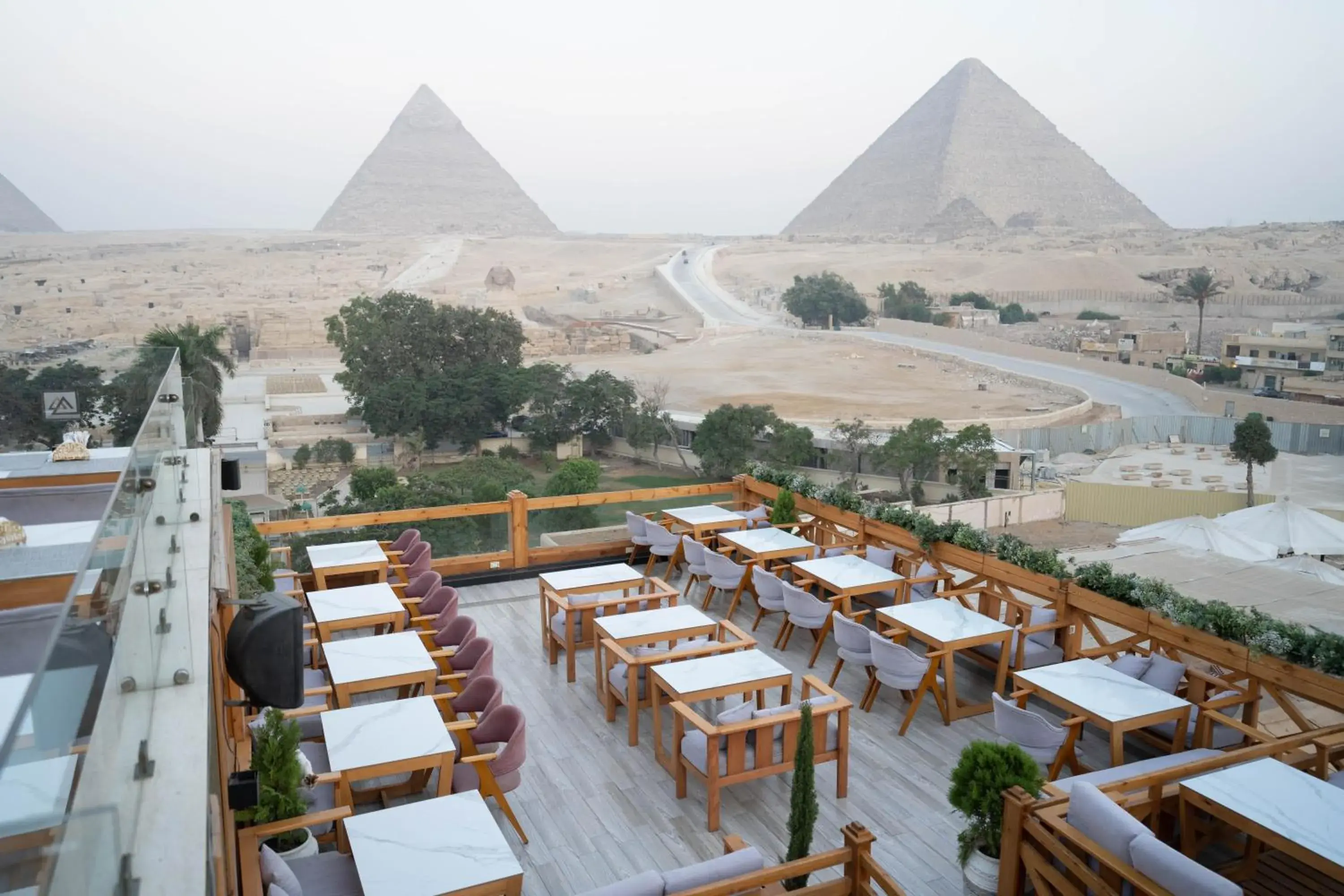 Restaurant/places to eat in Great Pyramid Inn Restaurant/places to eat in Great Pyramid Inn