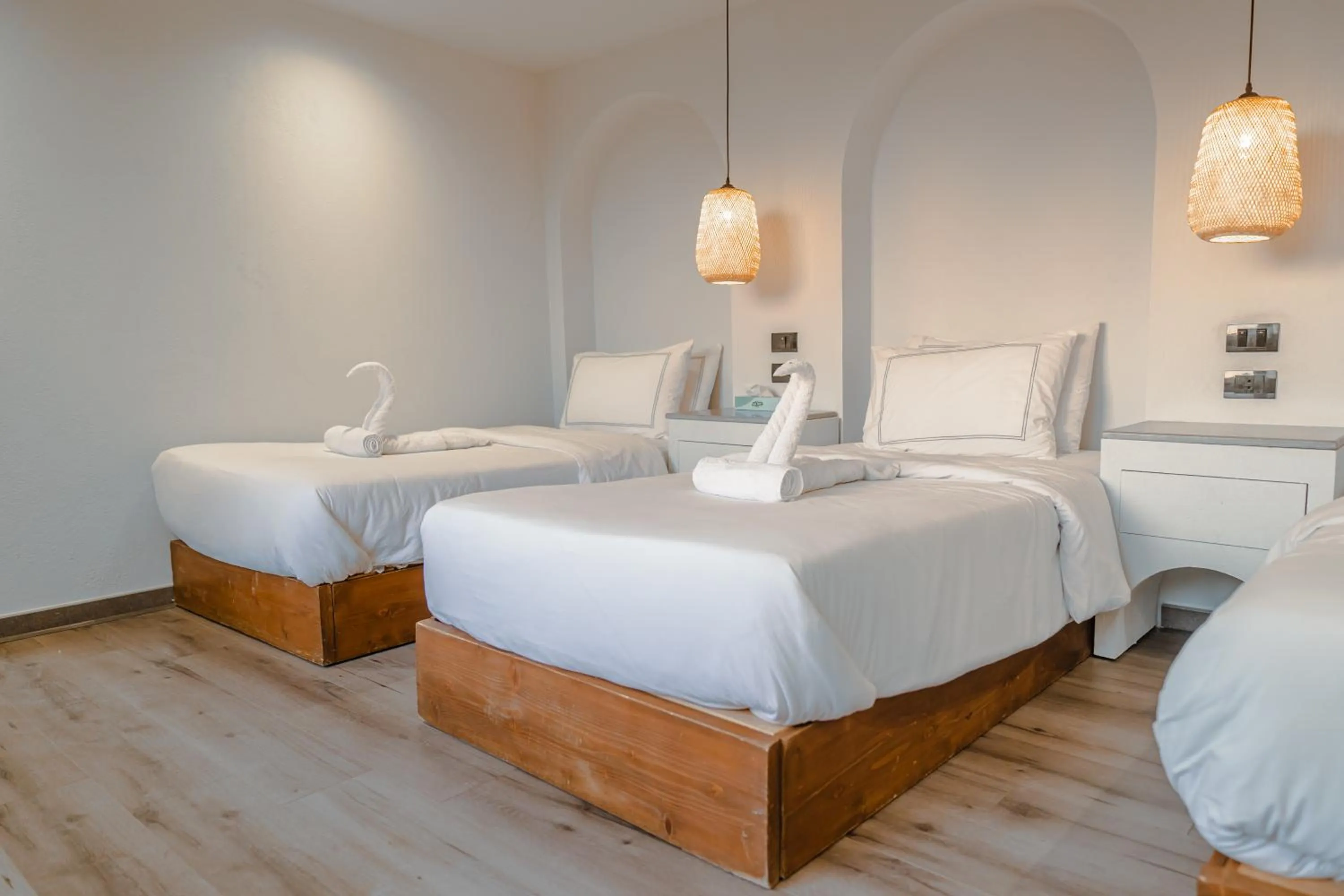 Bedroom, Bed in Great Pyramid Inn