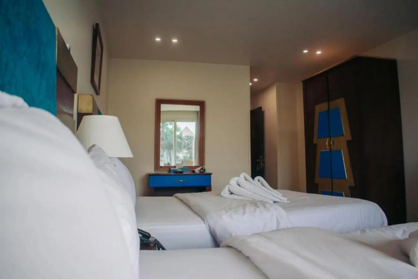 Bedroom, Bed in Great Pyramid Inn