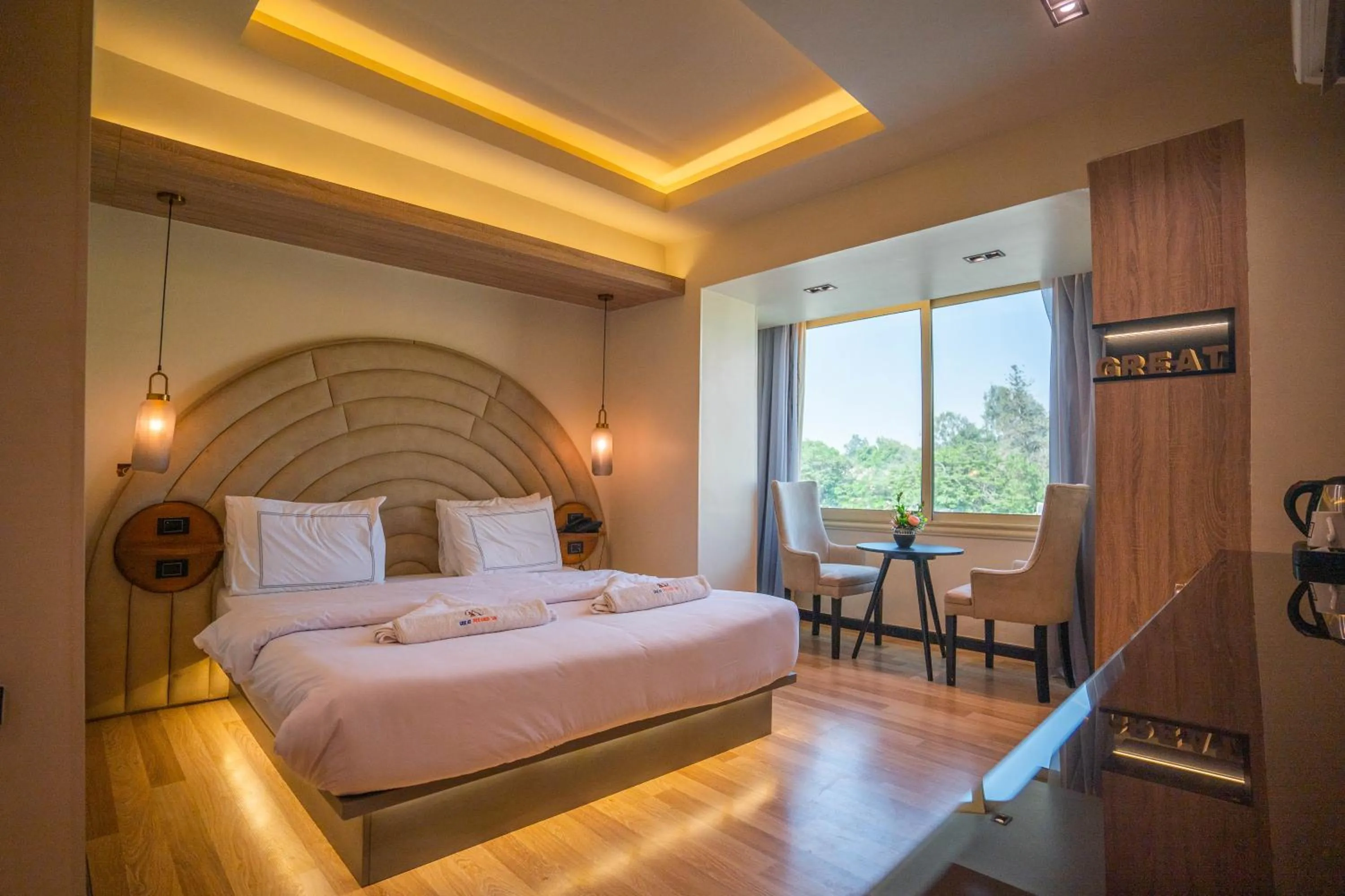 Photo of the whole room, Bed in Great Pyramid Inn