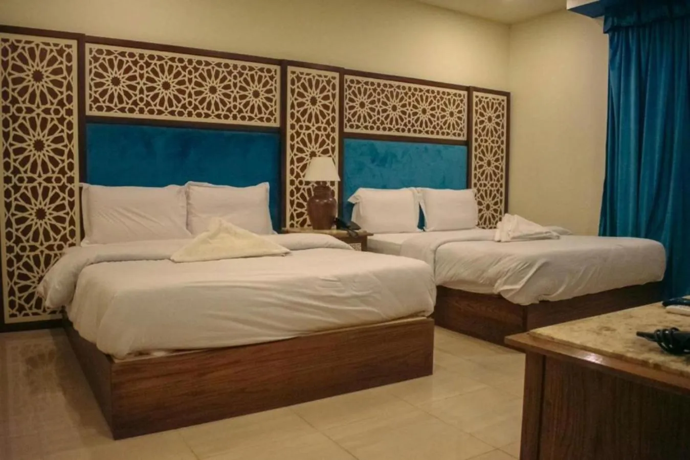 Bedroom, Bed in Great Pyramid Inn