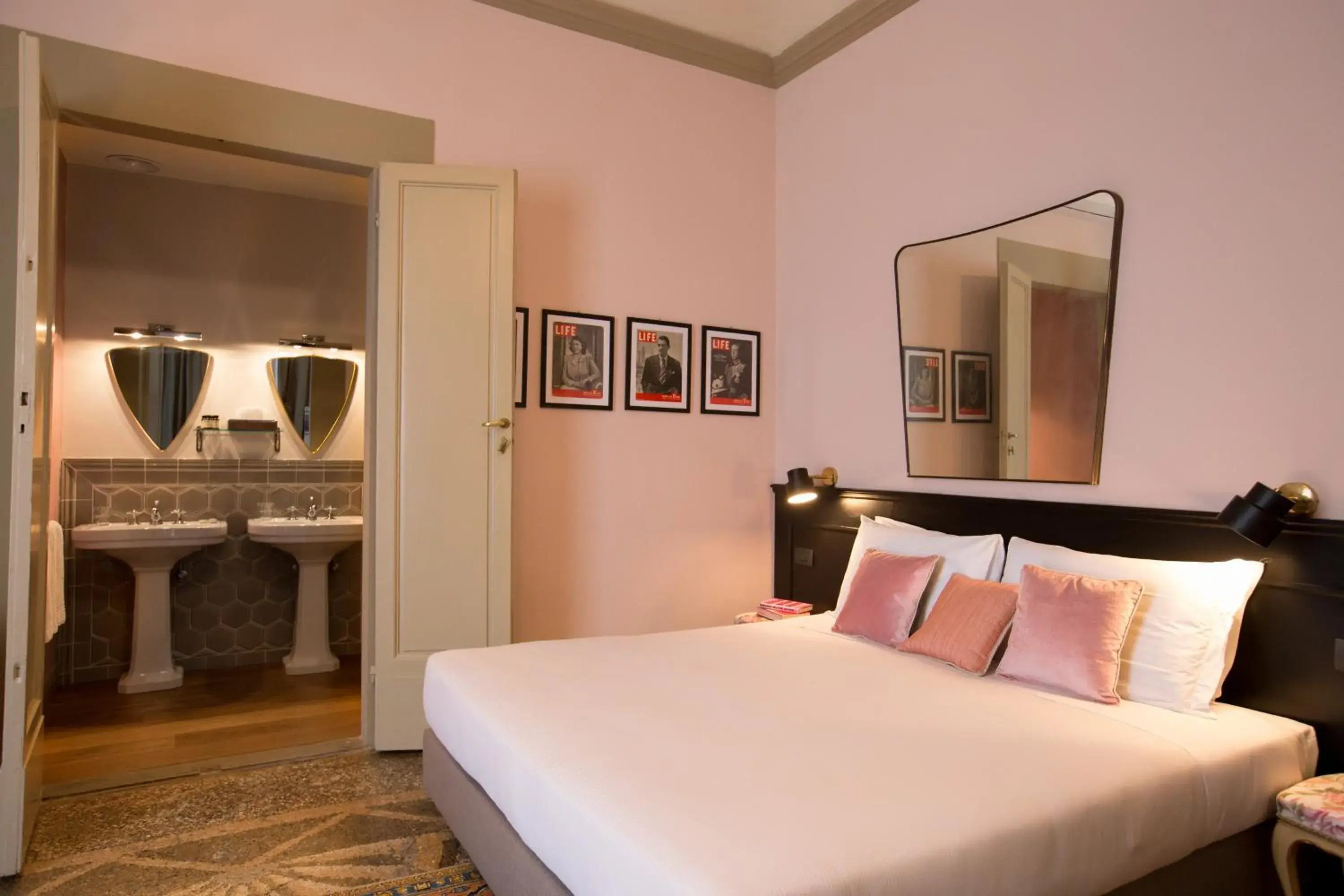 King Room with Balcony in AdAstra Suites King Room with Balcony in AdAstra Suites