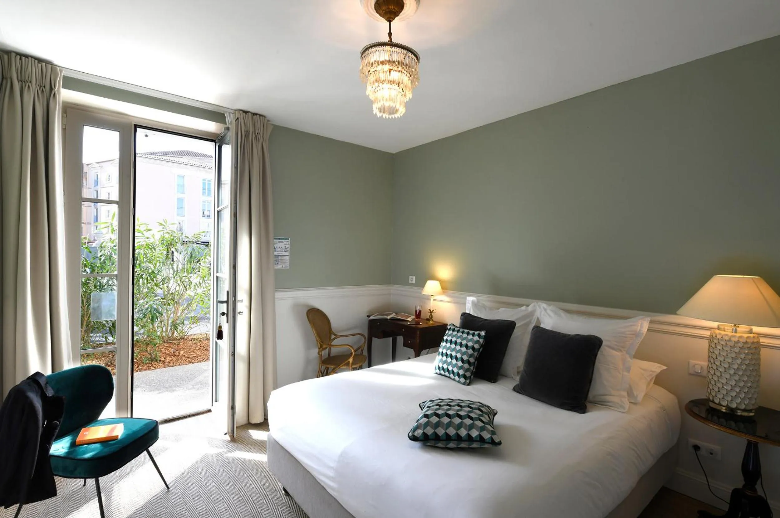 View (from property/room), Bed in Grand Hôtel Henri - Teritoria