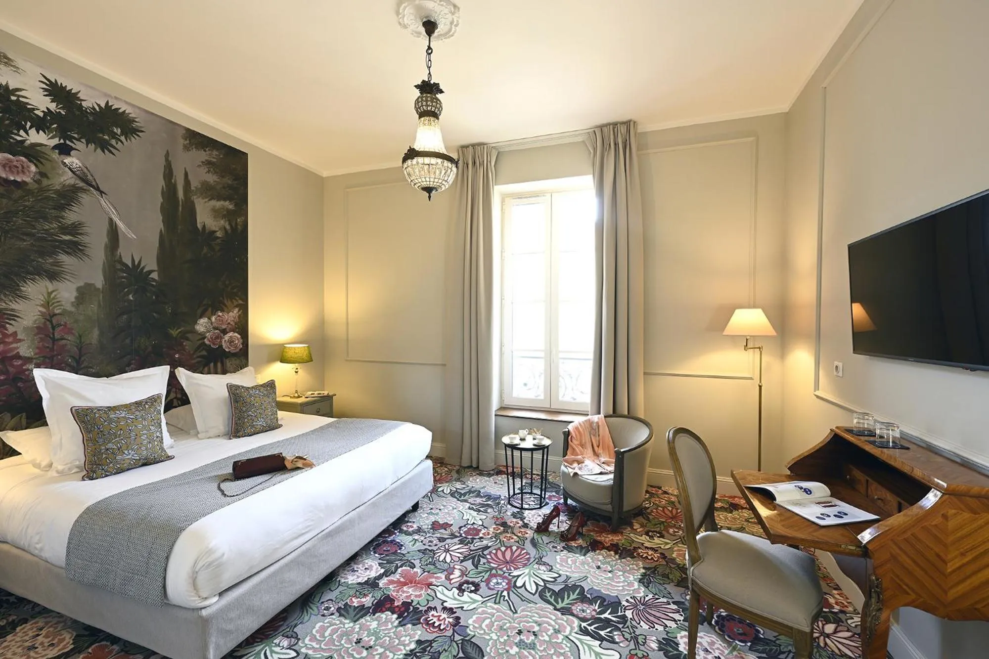Bedroom, Bed in Grand Hôtel Henri - Teritoria