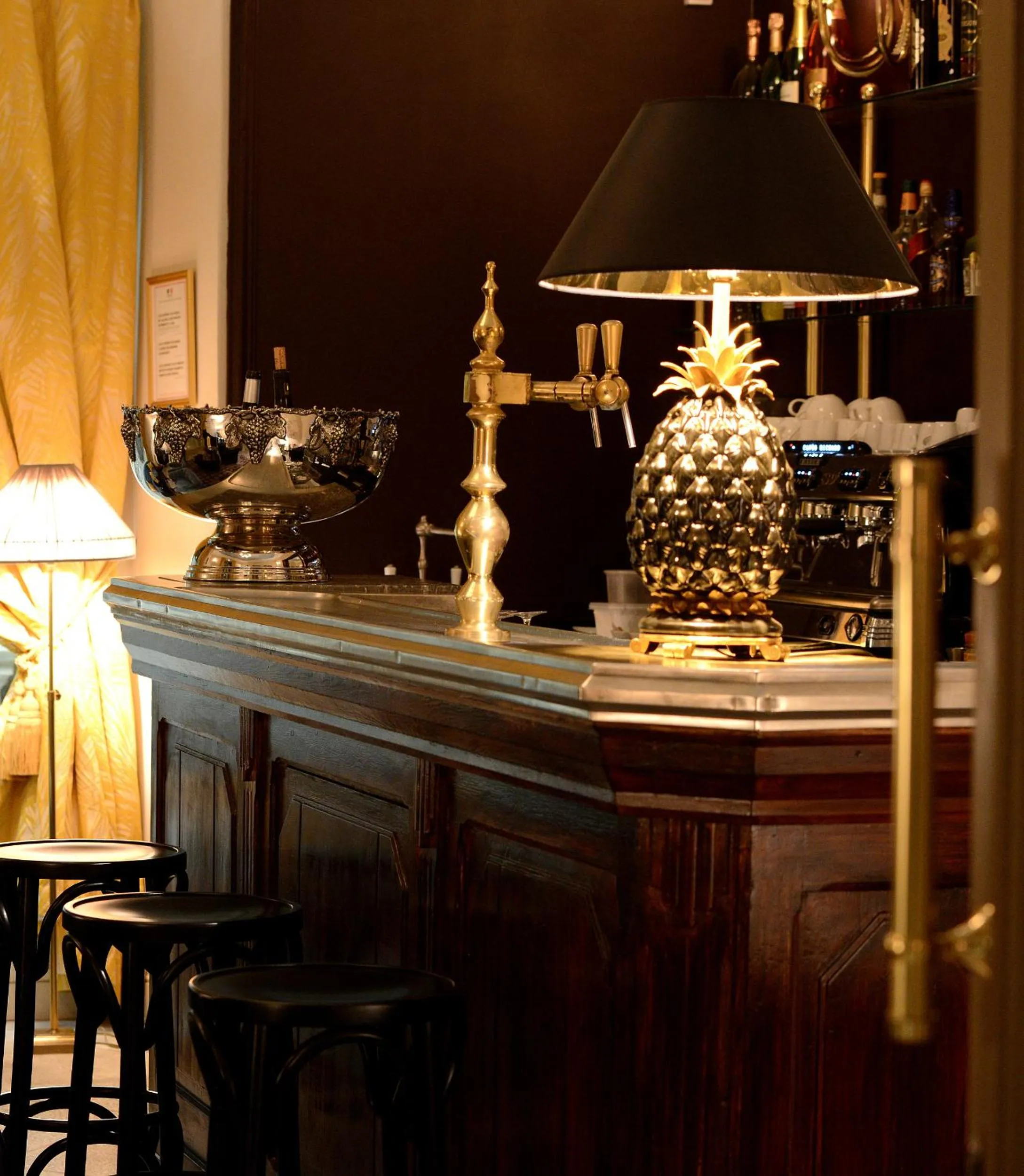 Lounge or bar in Grand Hôtel Henri - Teritoria