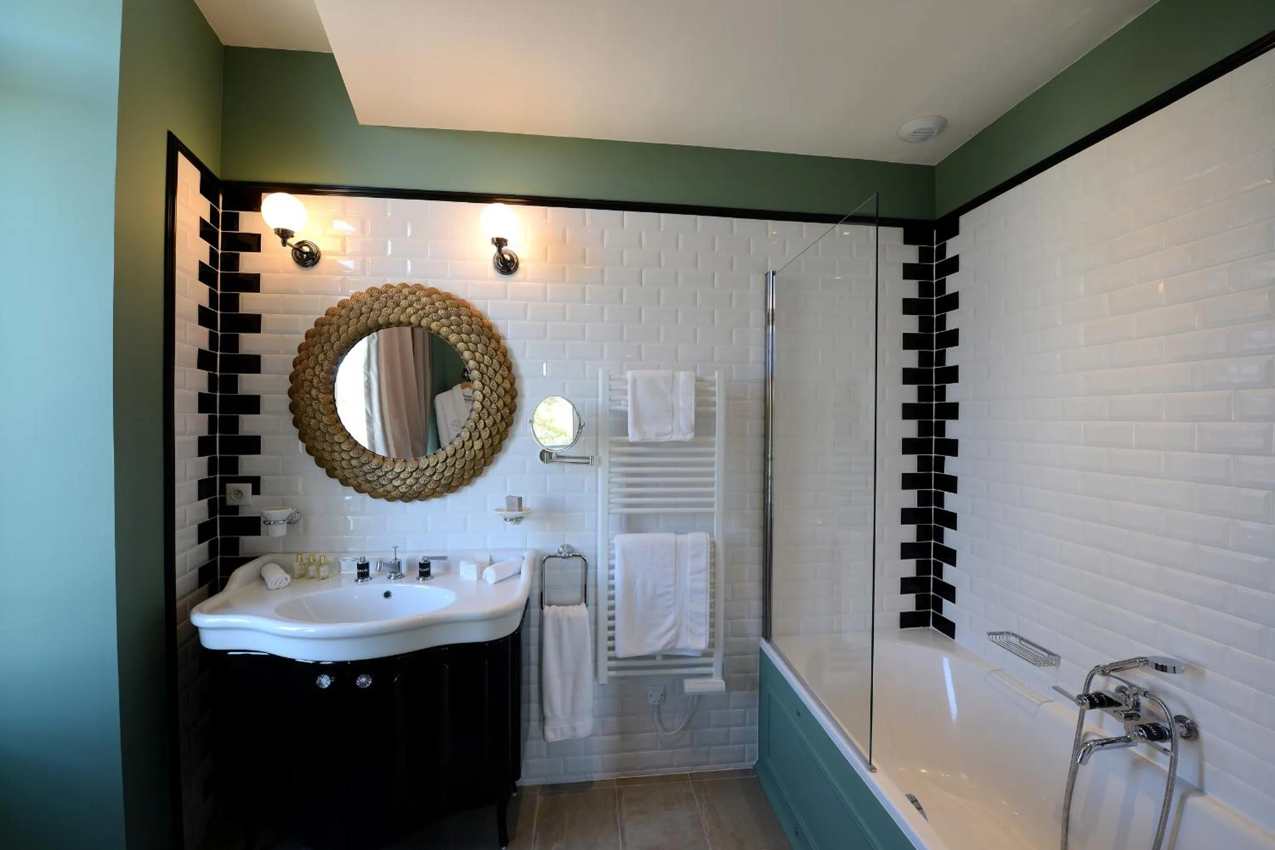 Bathroom in Grand Hôtel Henri - Teritoria