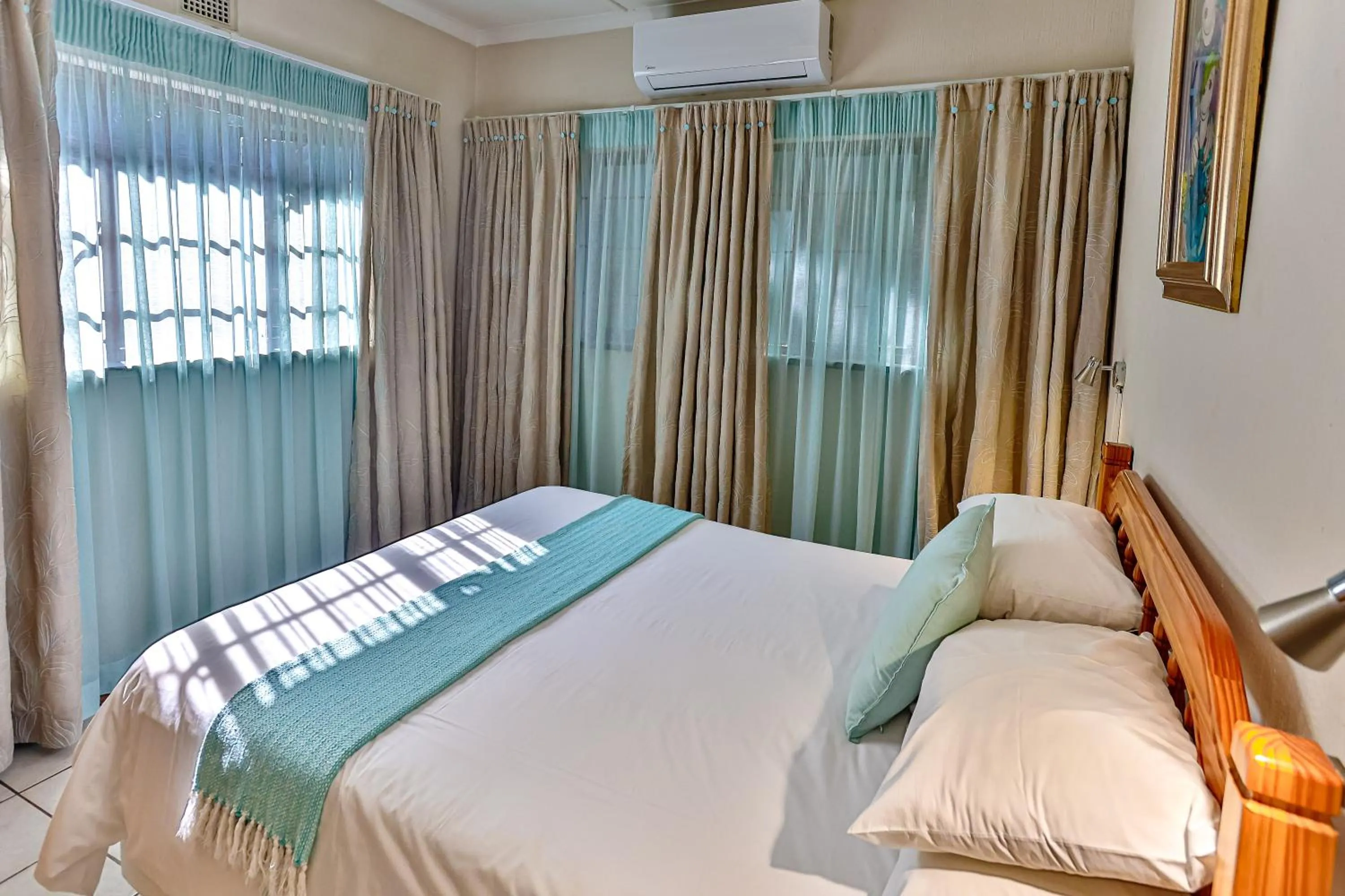 Bedroom, Bed in Zuider Zee Guest House