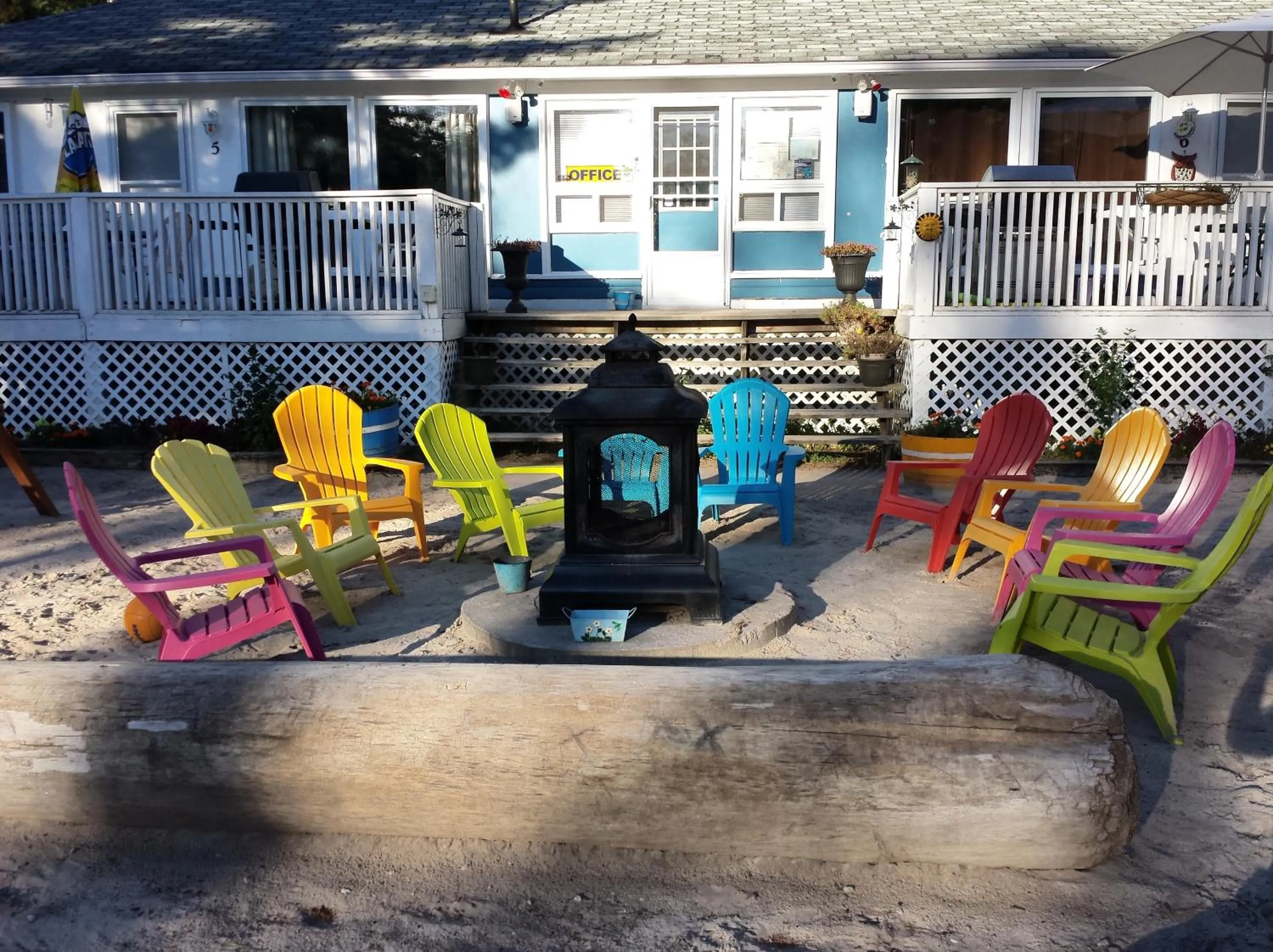 Facade/entrance in Wu Wu's Cabins