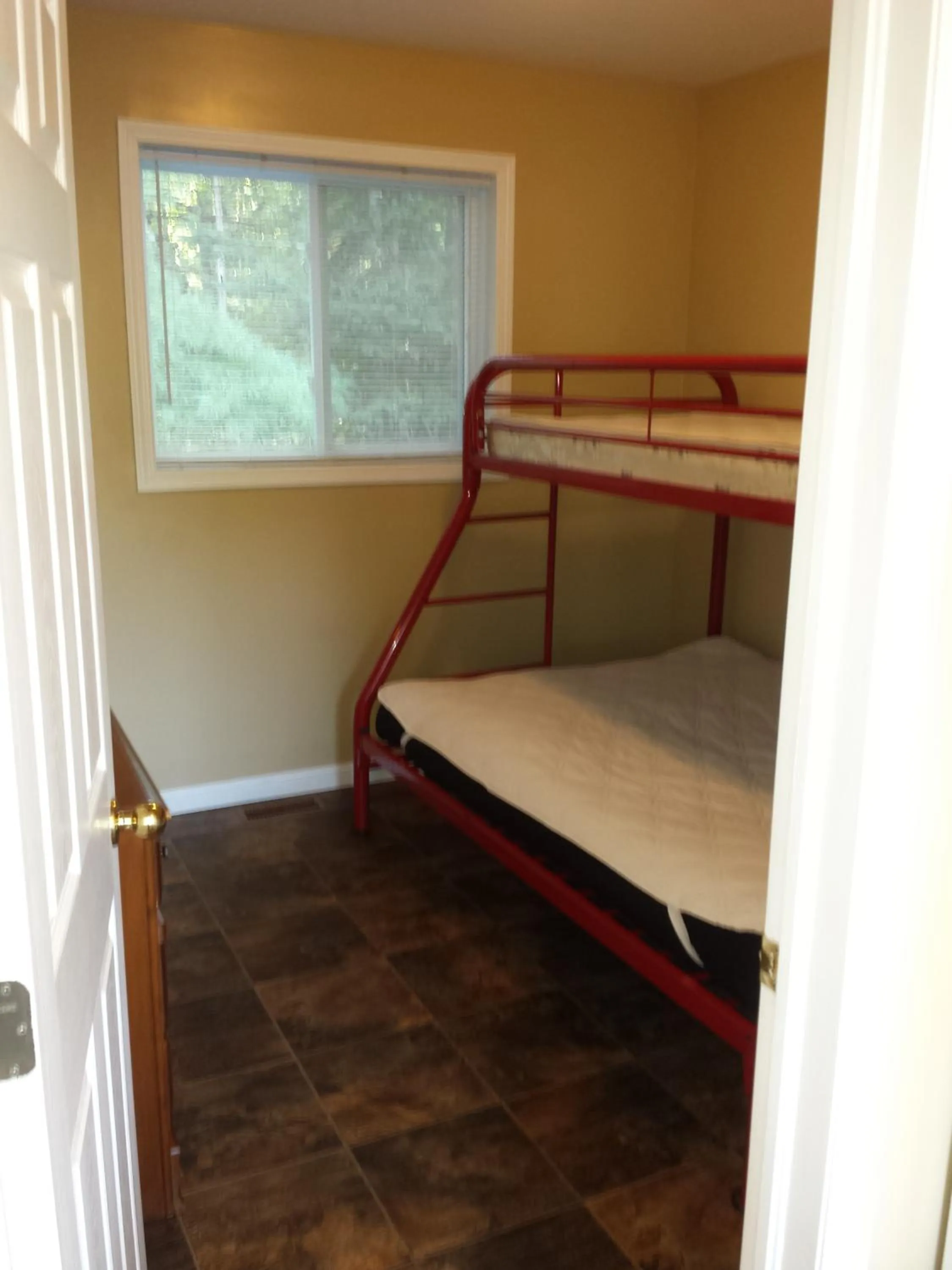 bunk bed in Wu Wu's Cabins