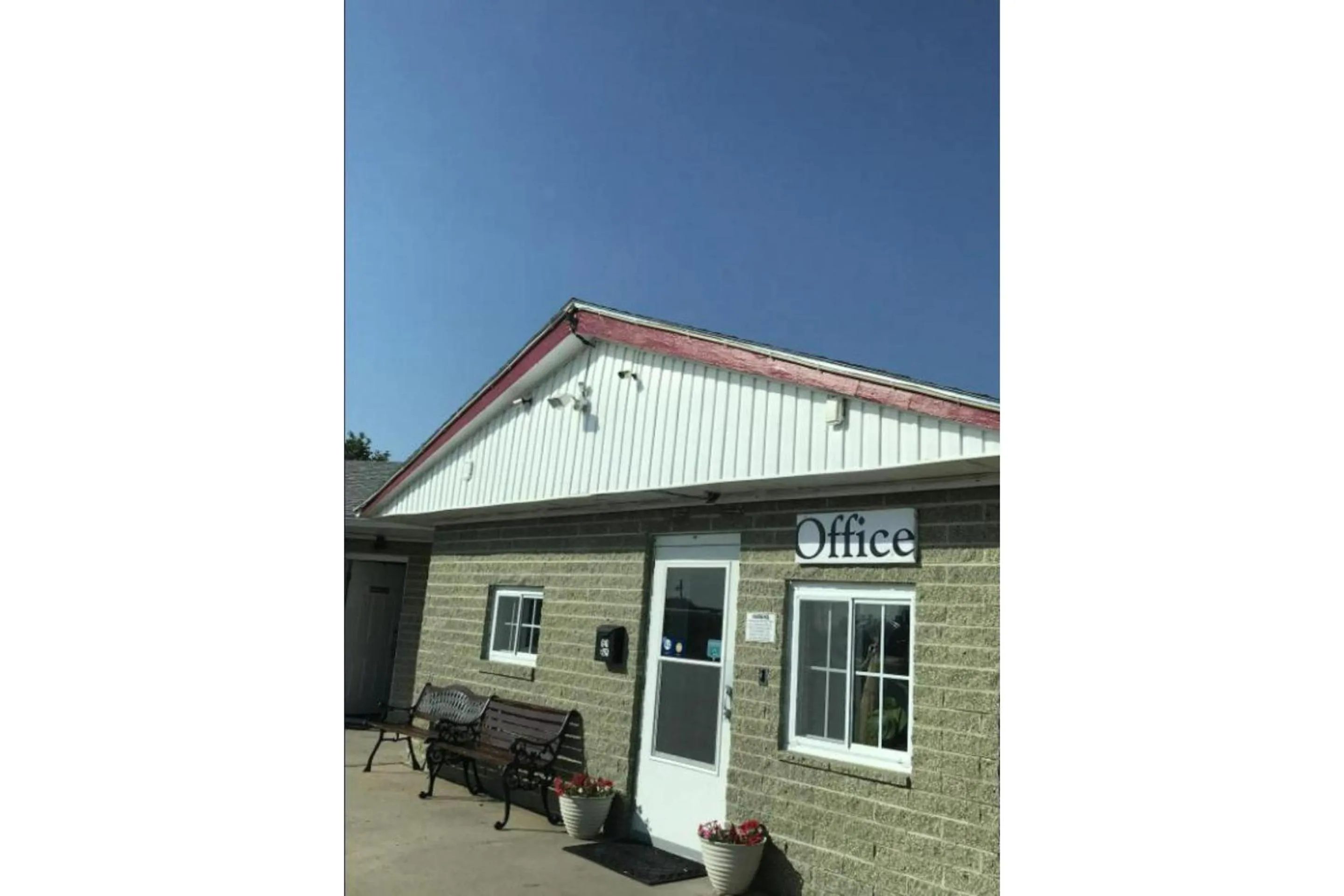 Green Acre Motel by OYO Near Rush County Airport