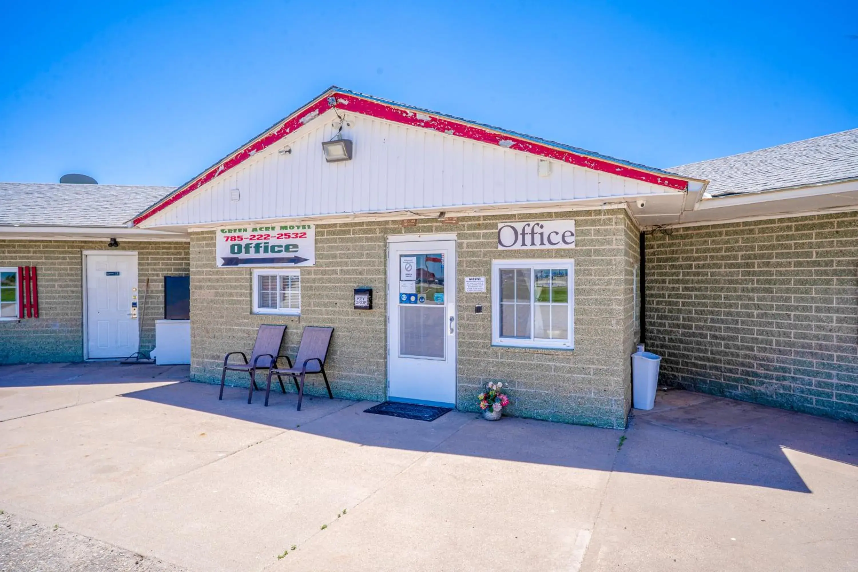 Property building in Green Acre Motel by OYO Near Rush County Airport Property building in Green Acre Motel by OYO Near Rush County Airport