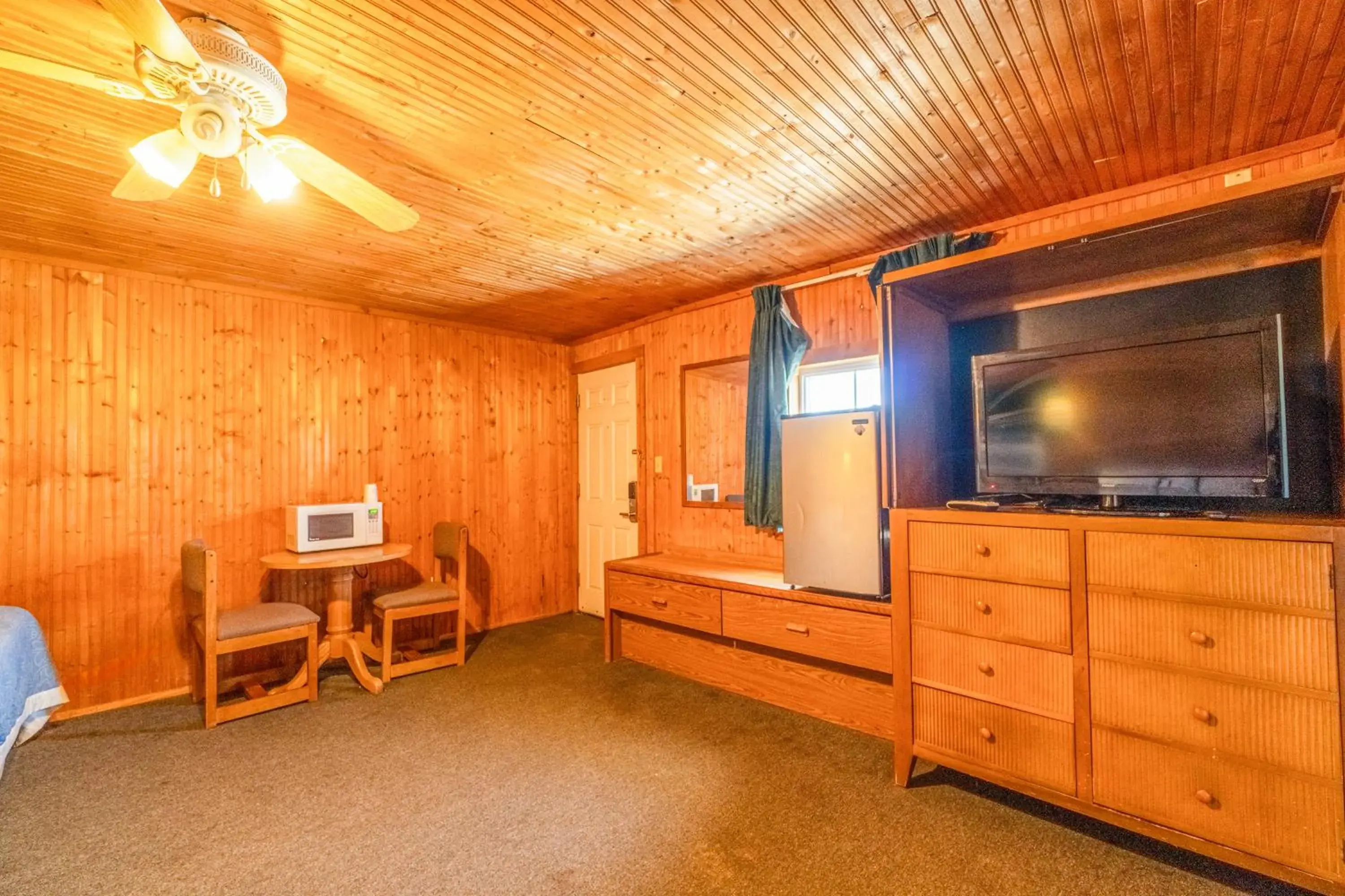 Area and facilities in Green Acre Motel by OYO Near Rush County Airport Area and facilities in Green Acre Motel by OYO Near Rush County Airport