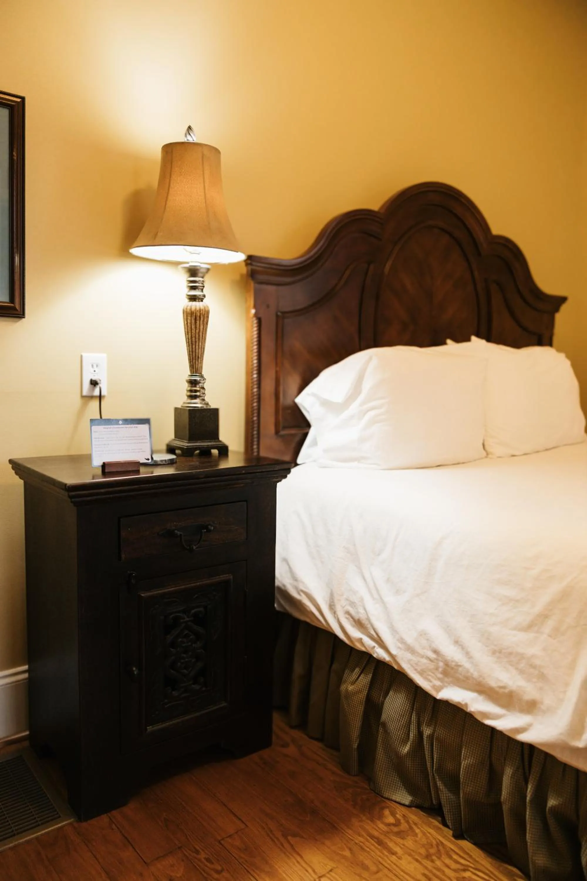 Bed in The Grand Lux Inn