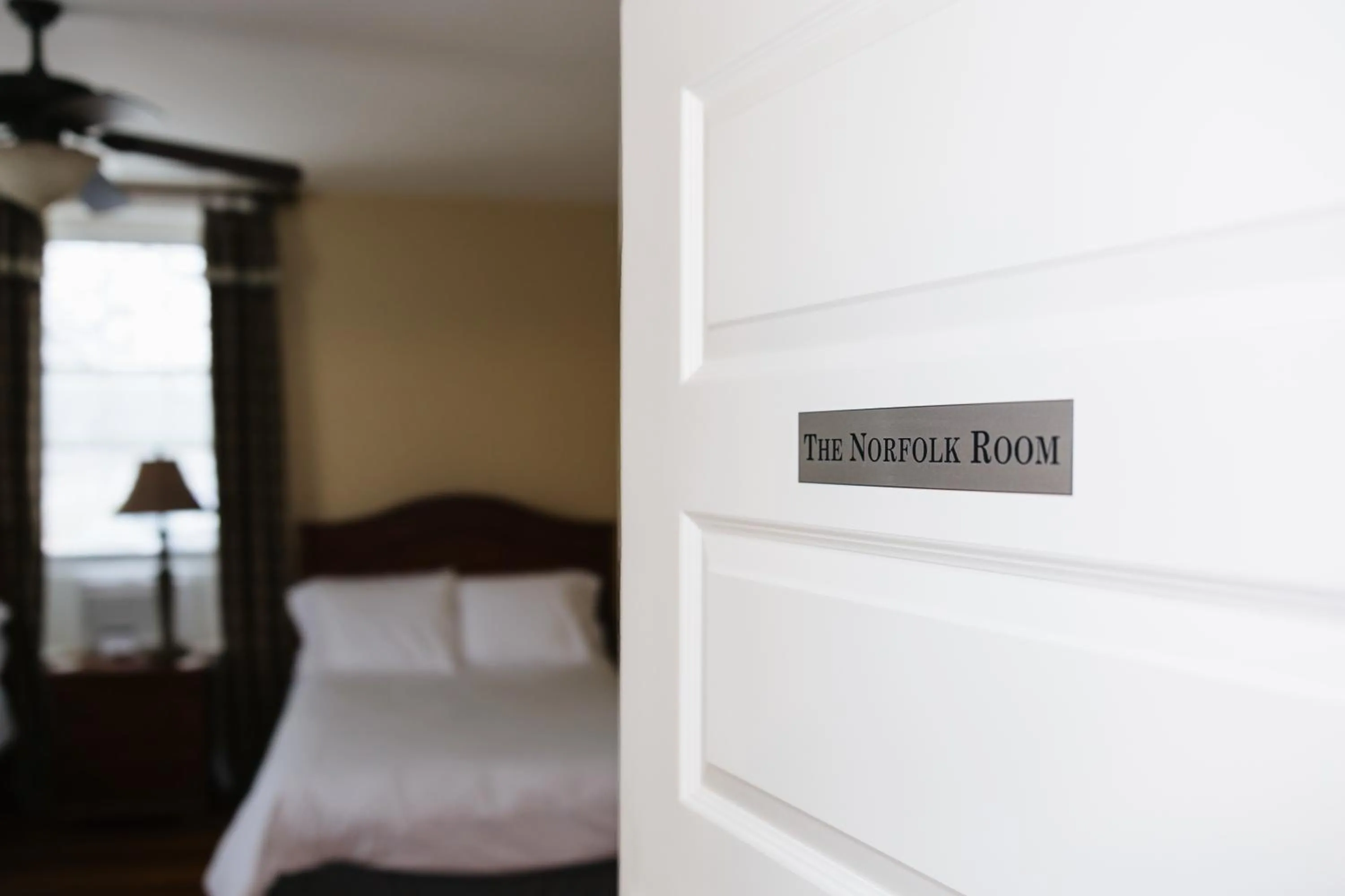 Bed in The Grand Lux Inn
